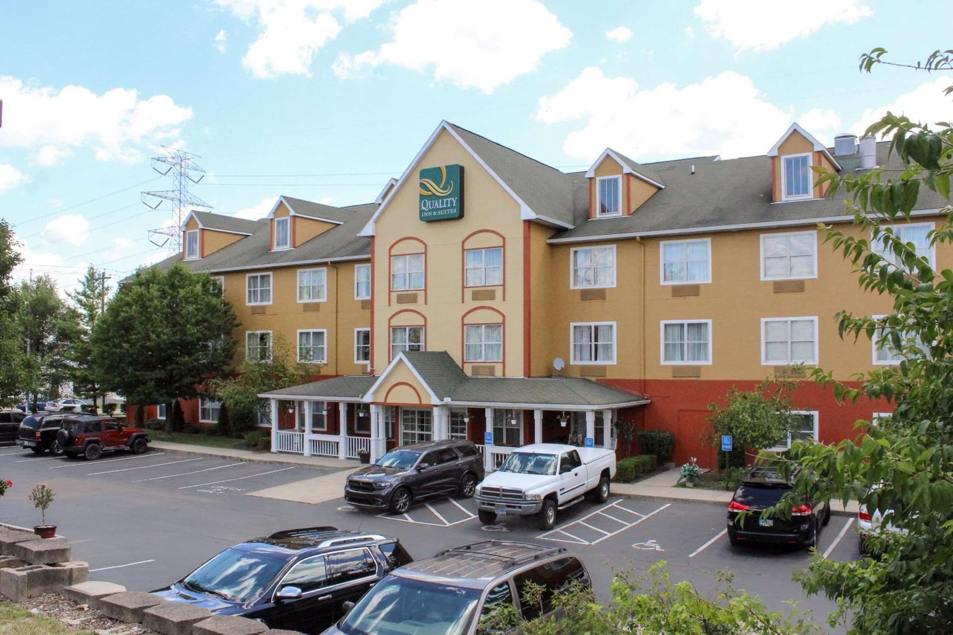 Quality Inn & Suites Cincinnati Sharonville property views in Sharonville, OH — gallery photo 3