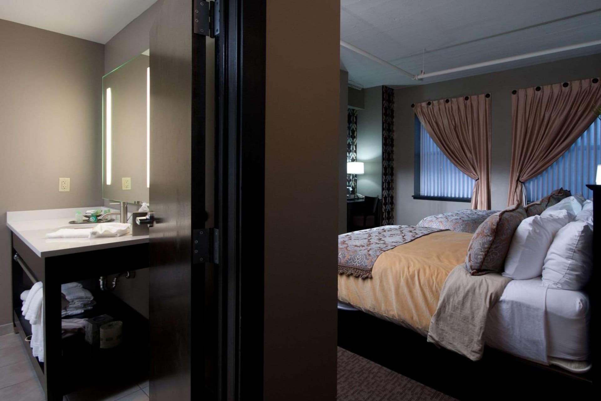 The Giacomo, an Ascend Collection Hotel gallery photo in Niagara Falls, NY — image 14