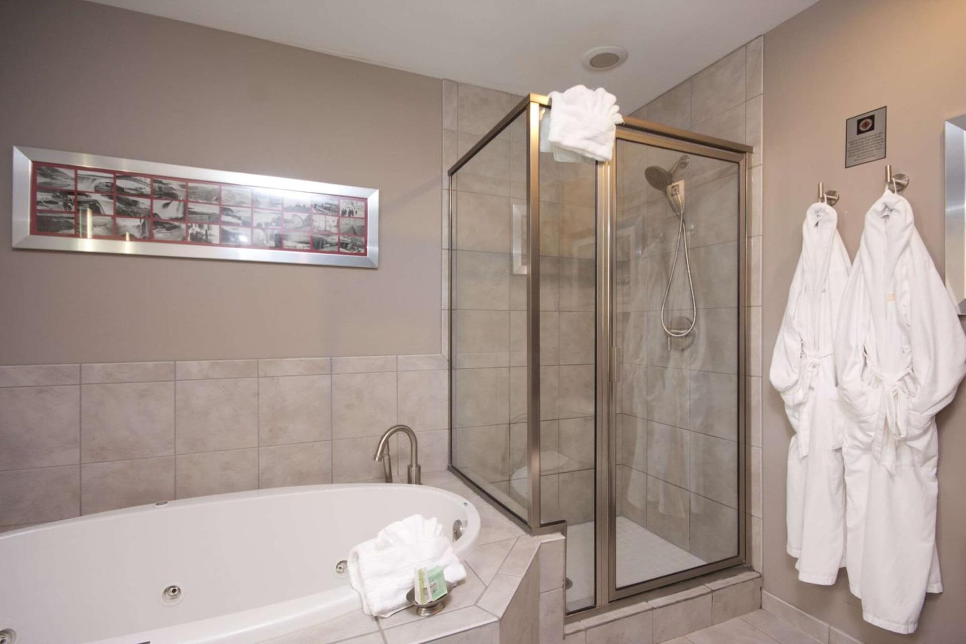 The Giacomo, an Ascend Collection Hotel gallery photo in Niagara Falls, NY — image 15