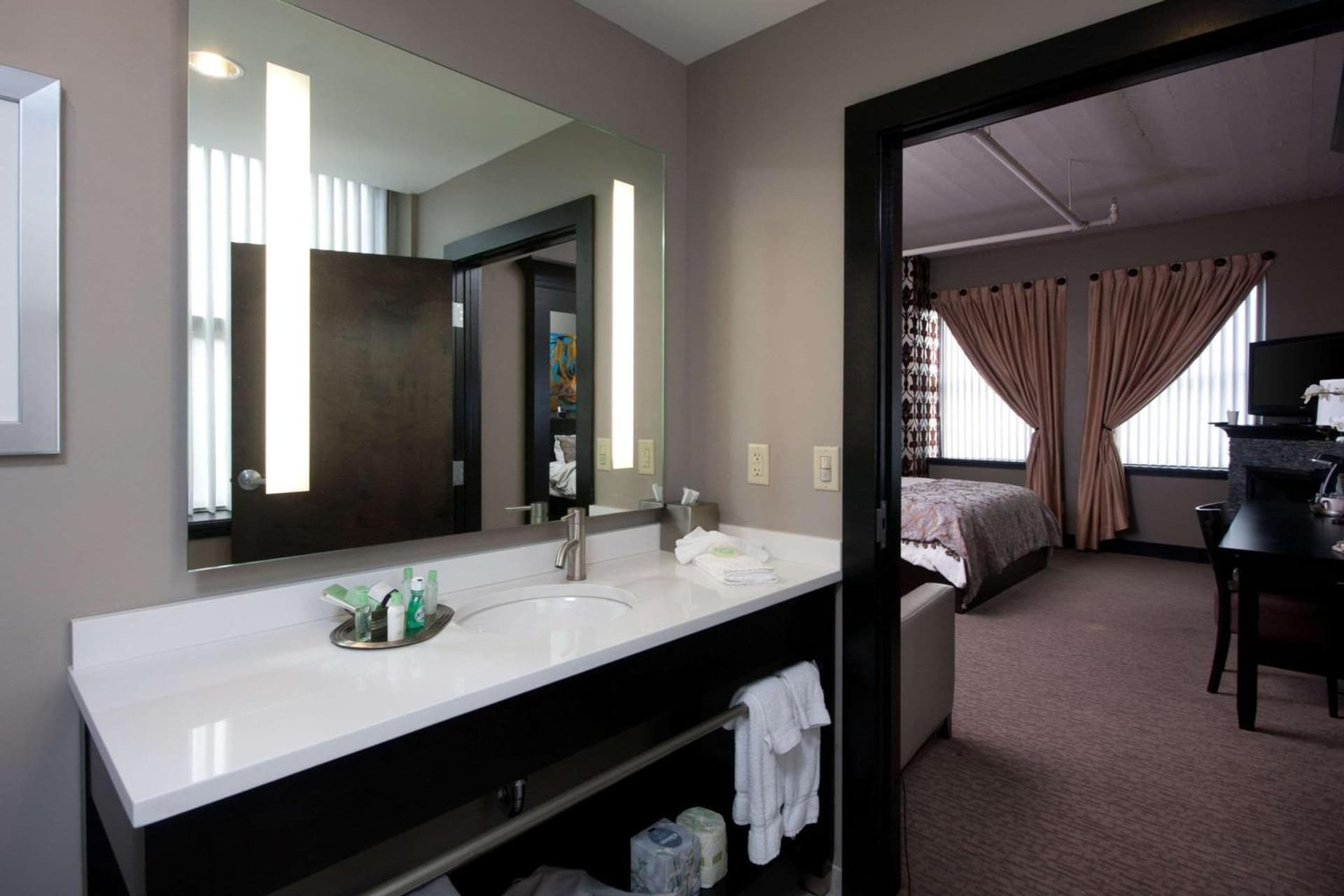 The Giacomo, an Ascend Collection Hotel gallery photo in Niagara Falls, NY — image 5