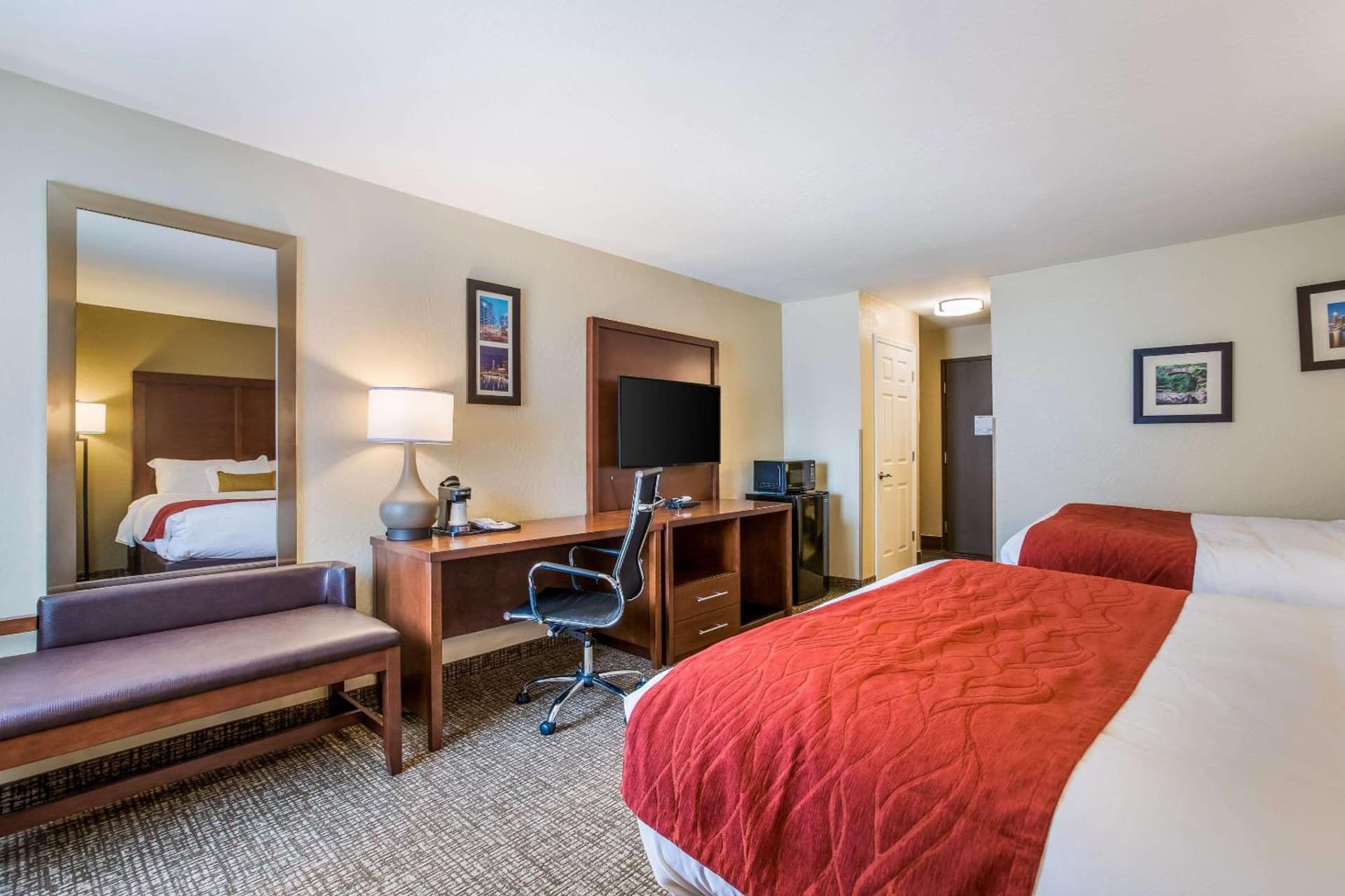 Comfort Inn & Suites Fairborn near Wright Patterson AFB gallery photo in Fairborn, OH — image 60