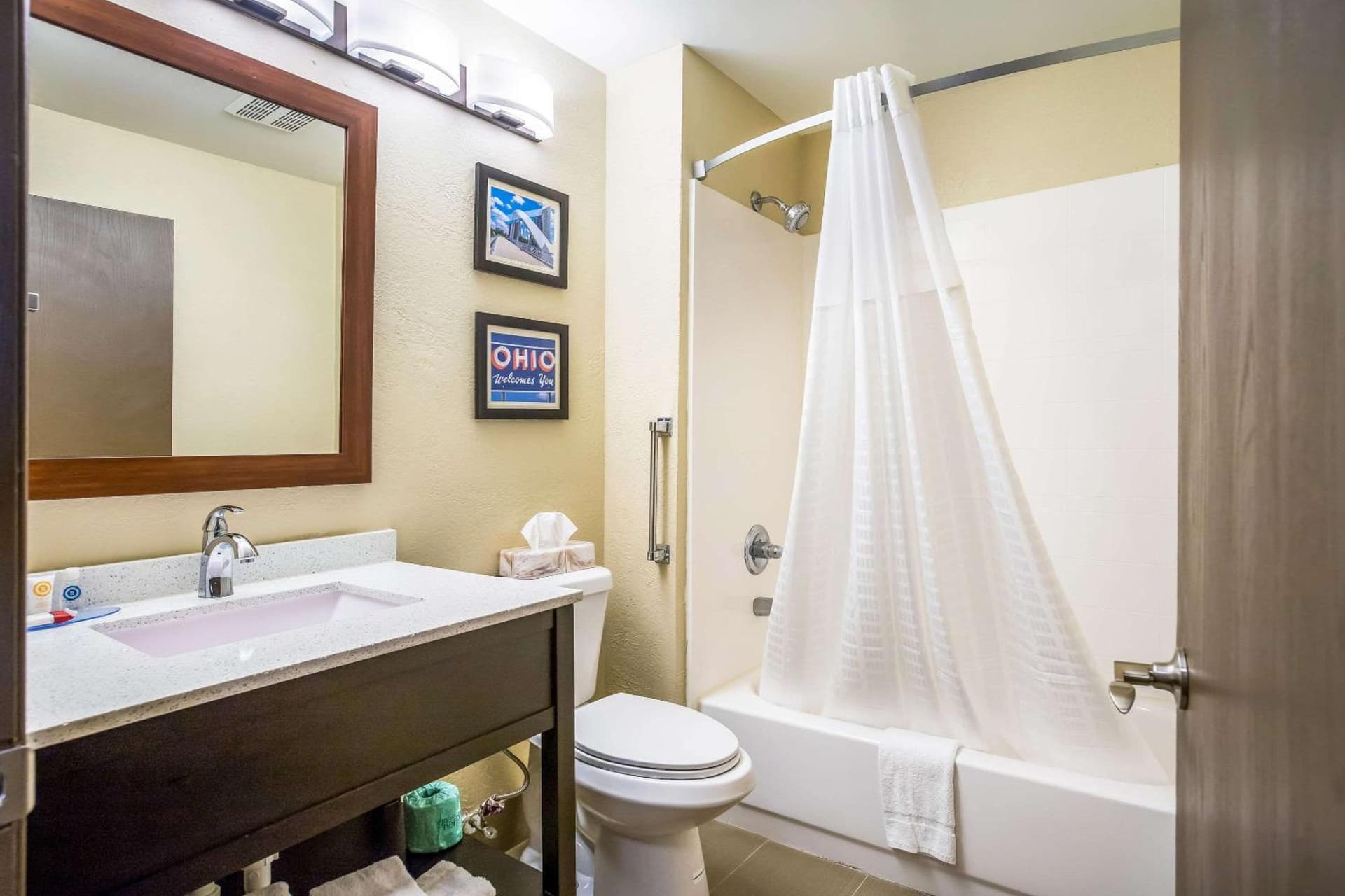 Comfort Inn & Suites Fairborn near Wright Patterson AFB gallery photo in Fairborn, OH — image 66