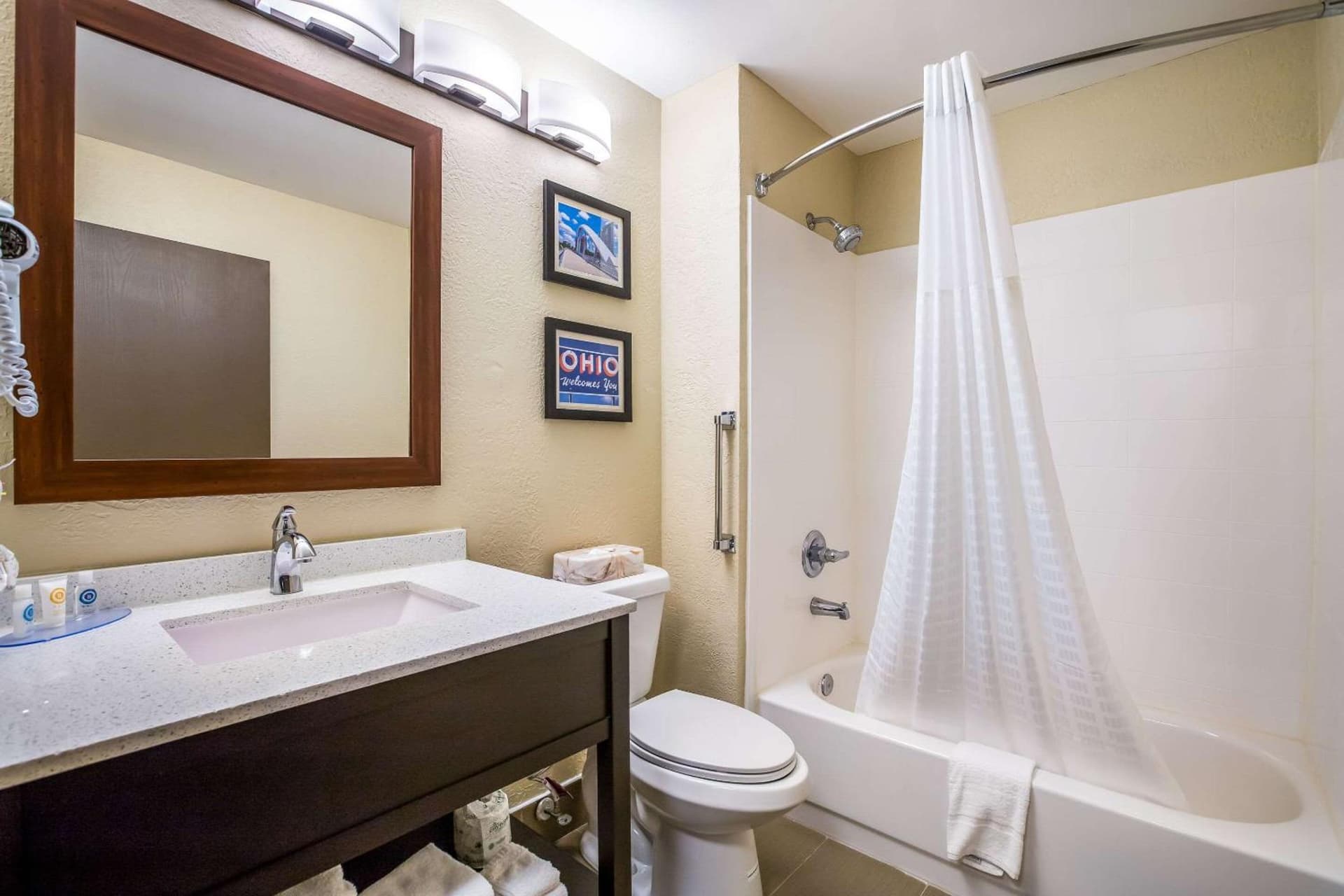 Comfort Inn & Suites Fairborn near Wright Patterson AFB gallery photo in Fairborn, OH — image 37