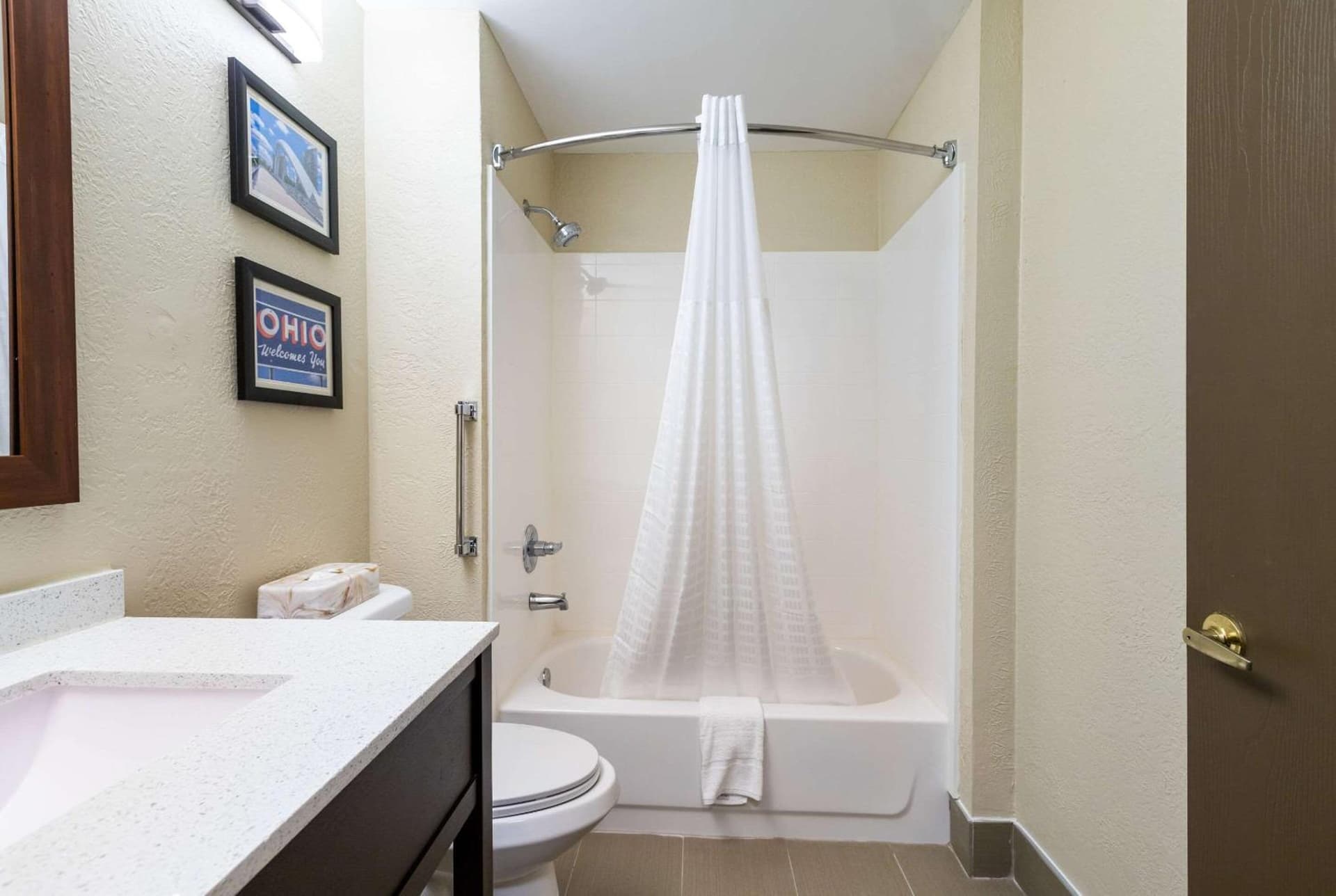 Comfort Inn & Suites Fairborn near Wright Patterson AFB gallery photo in Fairborn, OH — image 35
