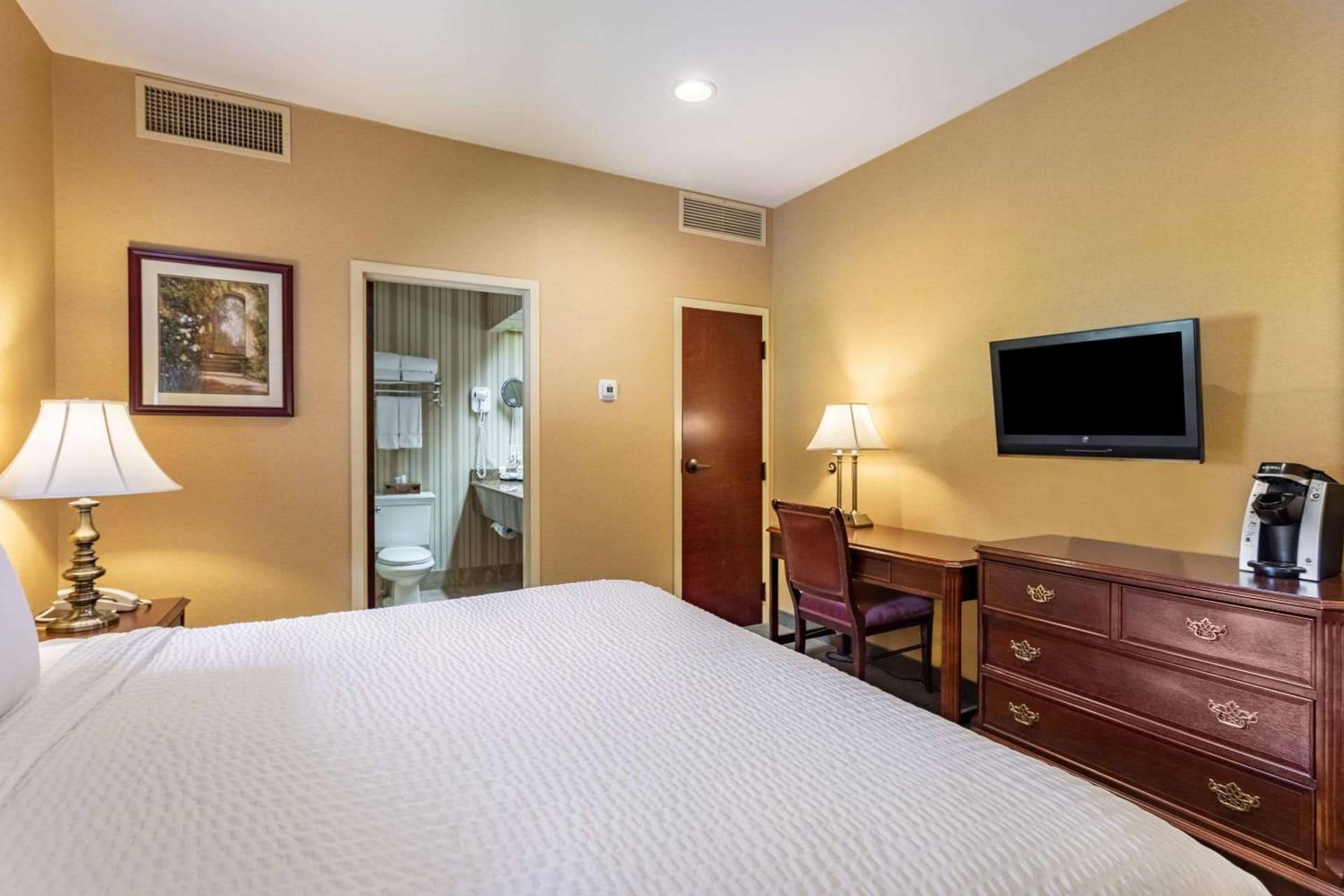 Traditions Hotel & Spa Johnson City - Binghamton, an Ascend Collection Hotel gallery photo in Johnson City, NY — image 75