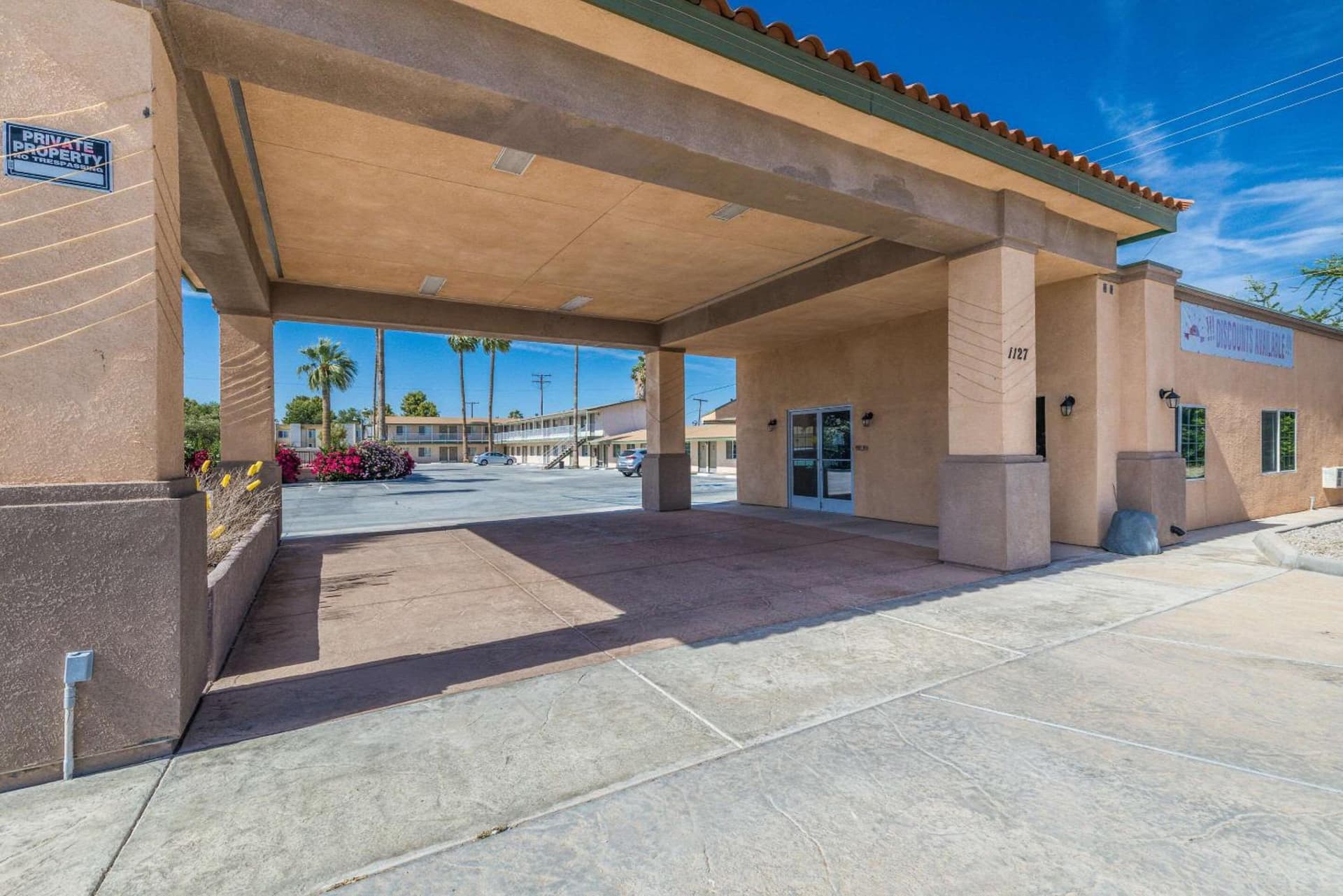 Rodeway Inn & Suites Blythe I-10 interior in Blythe, CA — gallery photo 2