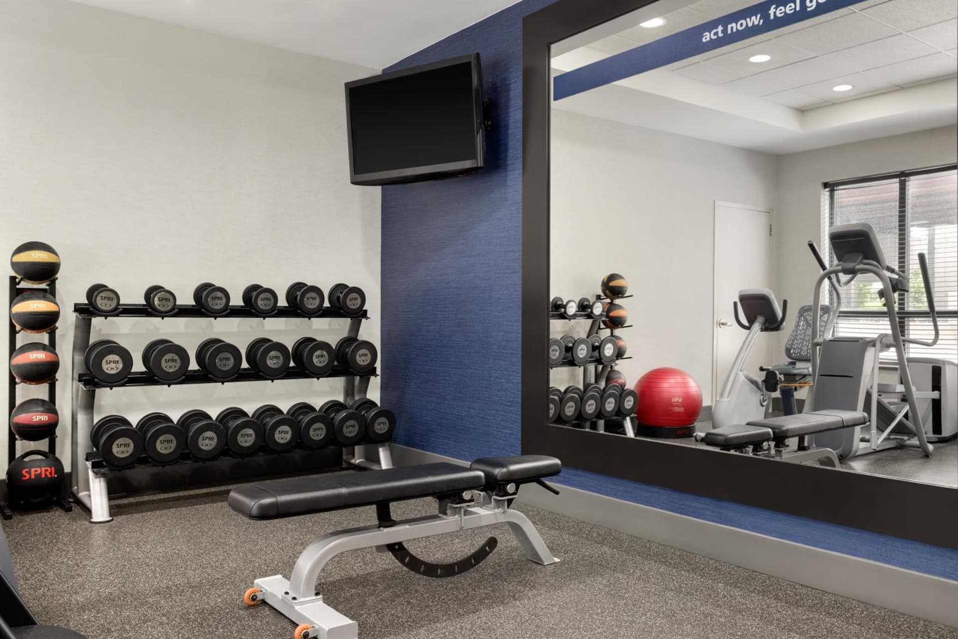 Hampton Inn by Hilton Boston/Cambridge gallery photo in Cambridge, MA — image 17