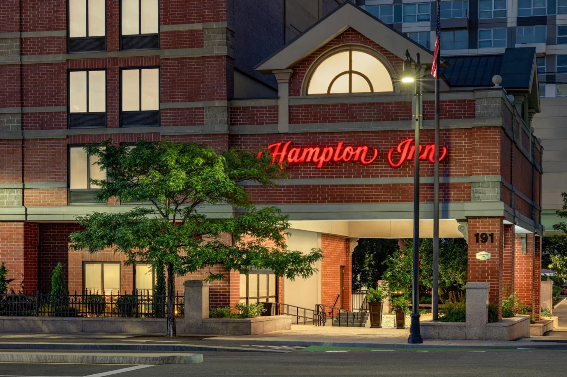 Hampton Inn by Hilton Boston/Cambridge interior in Cambridge, MA — gallery photo 2