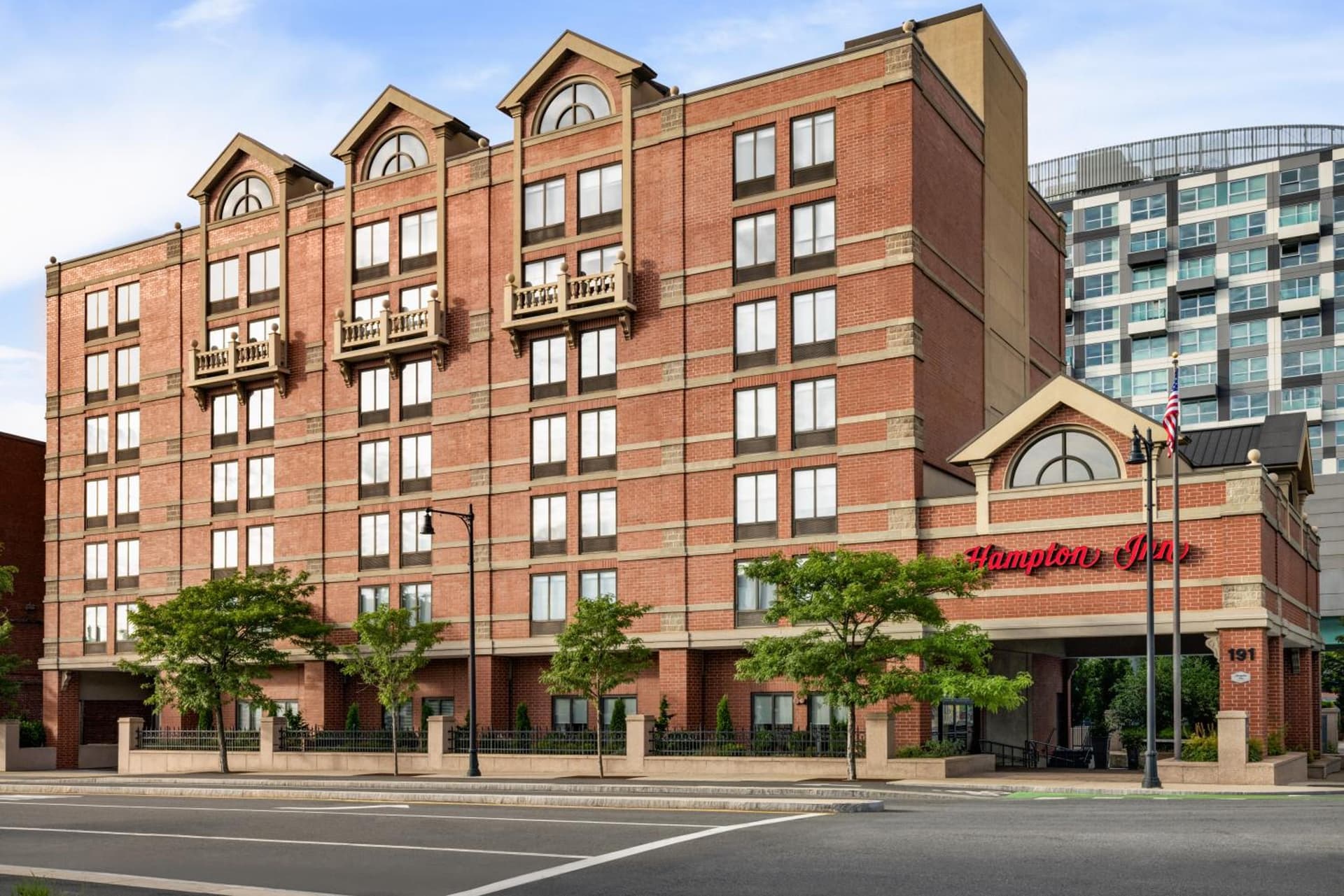 Hampton Inn by Hilton Boston/Cambridge gallery photo in Cambridge, MA — image 11