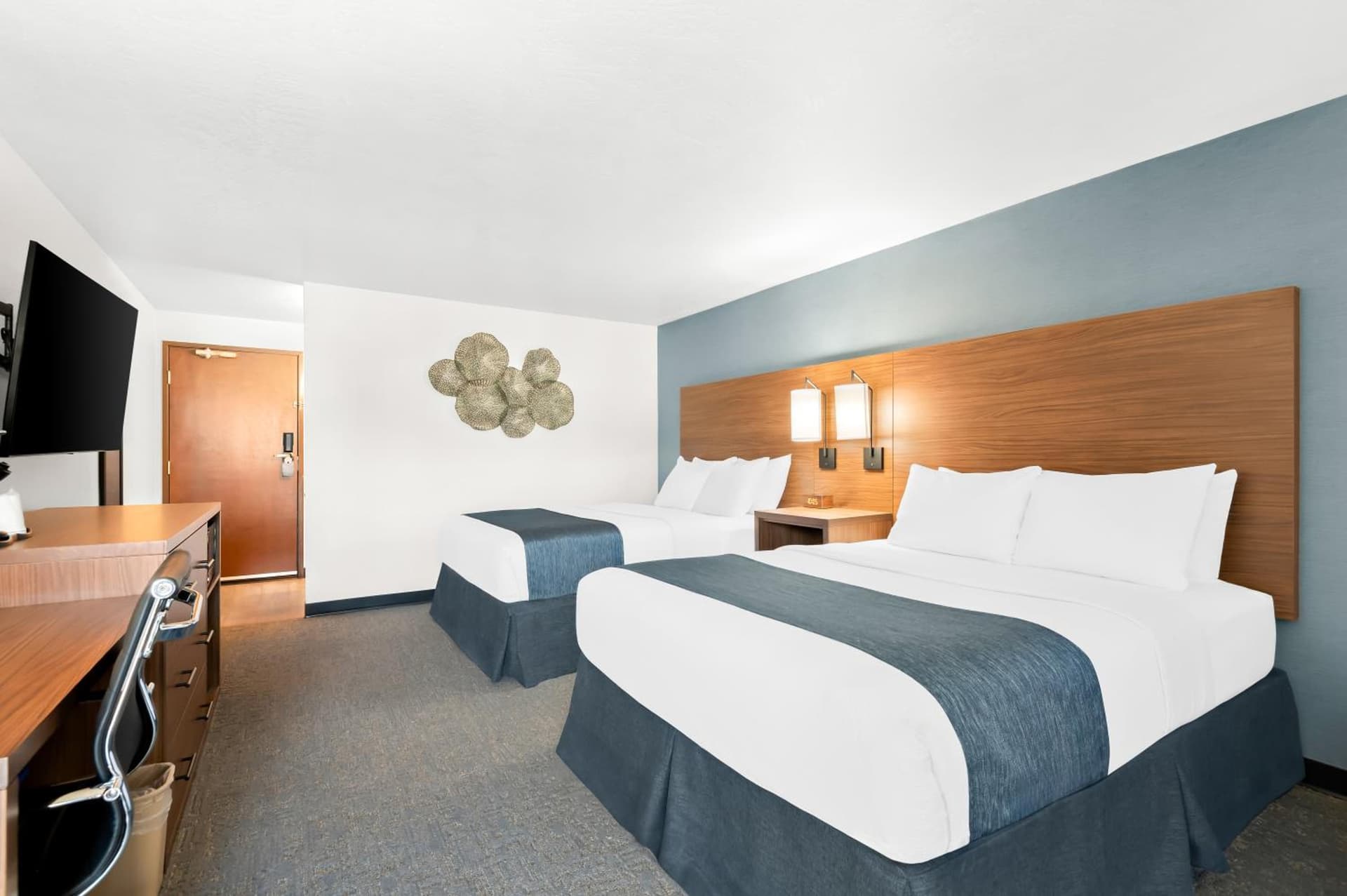 Hayward Inn interior in Eugene, OR — gallery photo 2