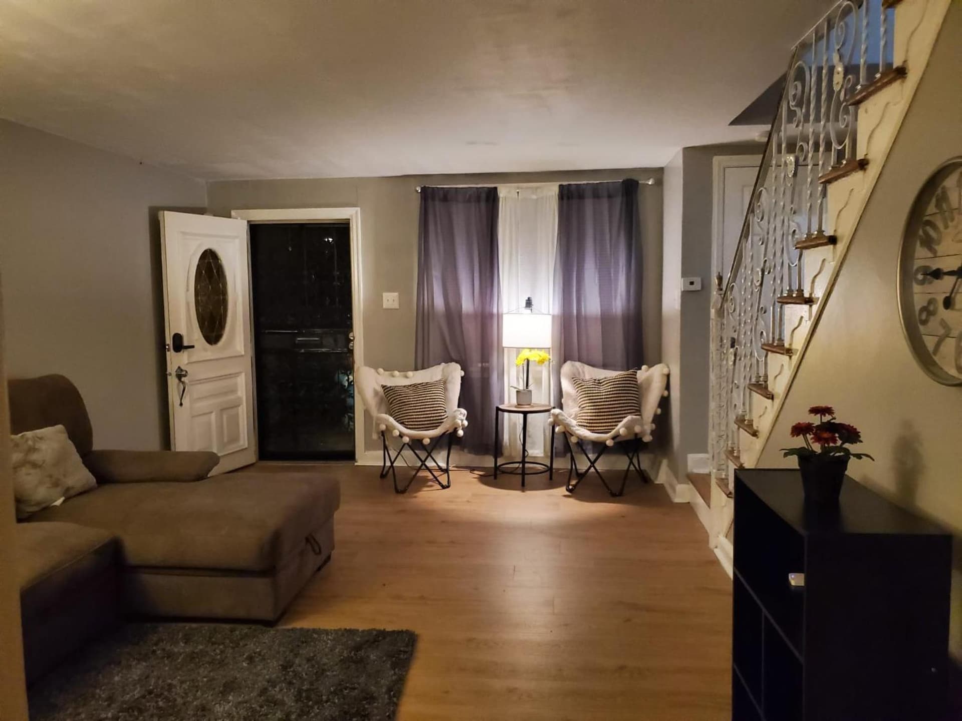Harmony Room with private bathroom by the Airport interior in Darby, PA — gallery photo 2