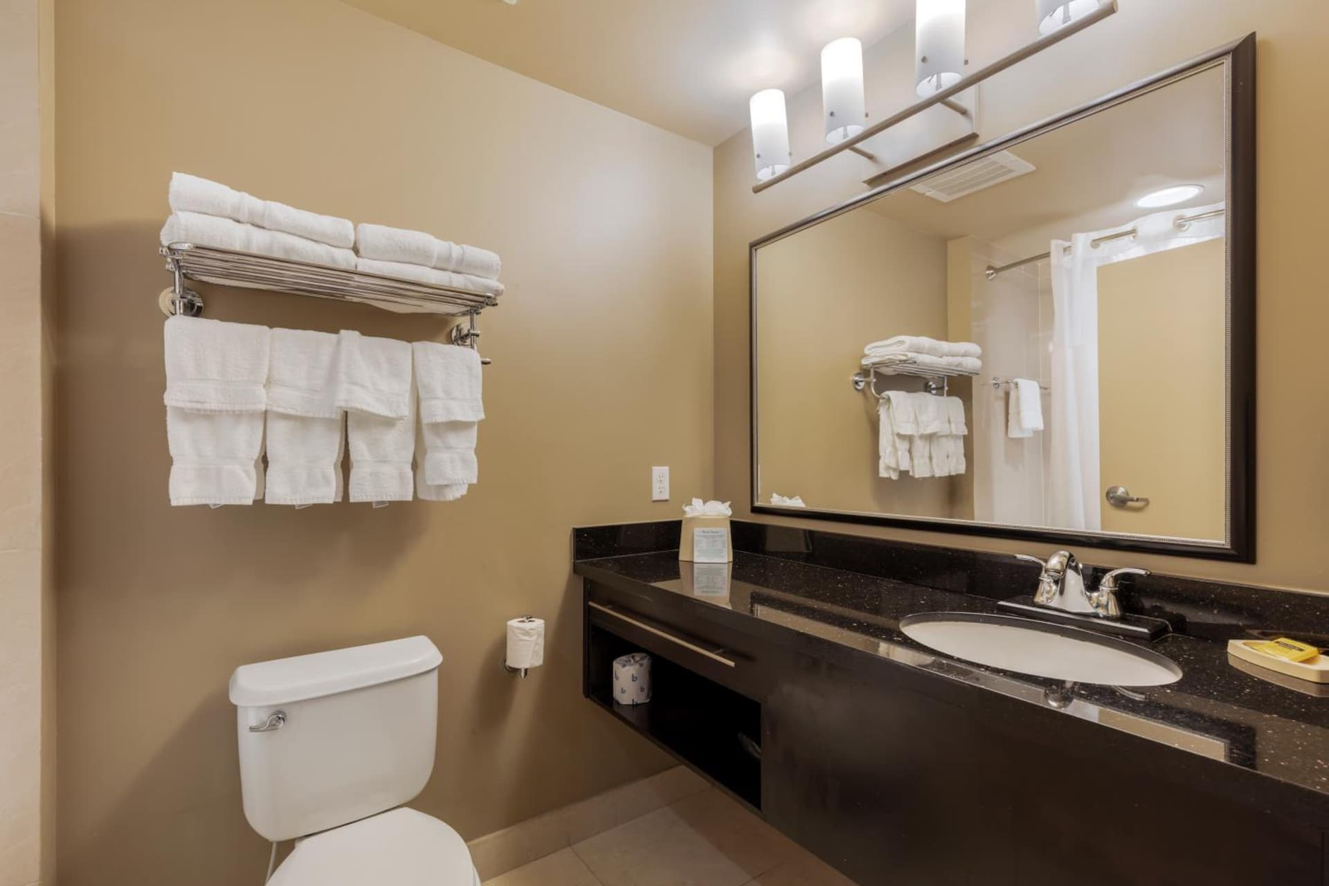 Best Western Plus Miami Airport North Hotel & Suites gallery photo in Miami, FL — image 38