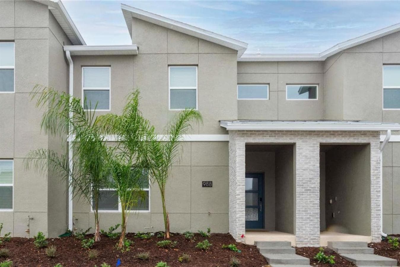 4-bedroom Townhome Resort with BBQ Grill and Pool interior in Kissimmee, FL — gallery photo 2