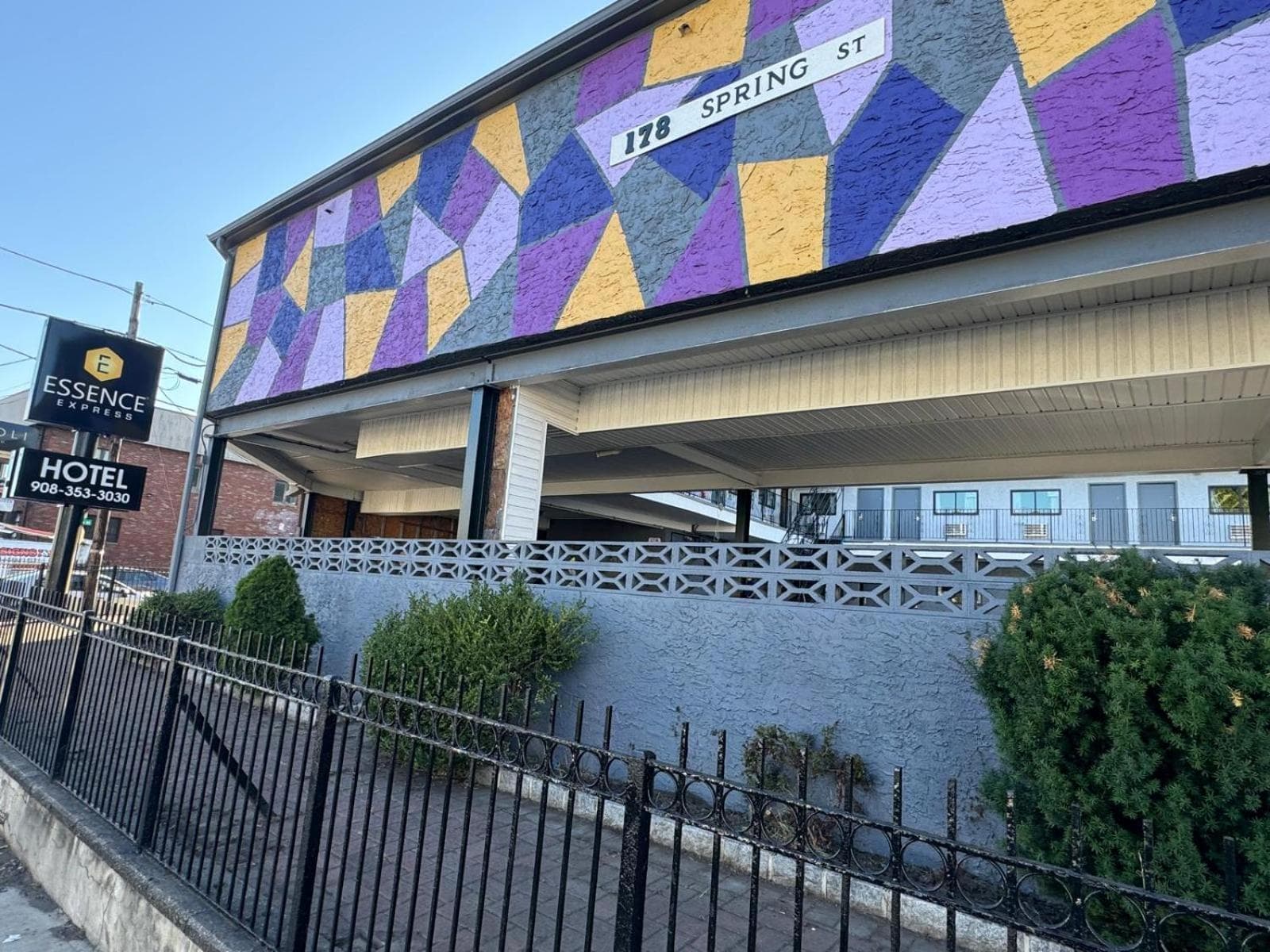 Essence Express Elizabeth EWR Airport property views in Elizabeth, NJ — gallery photo 3