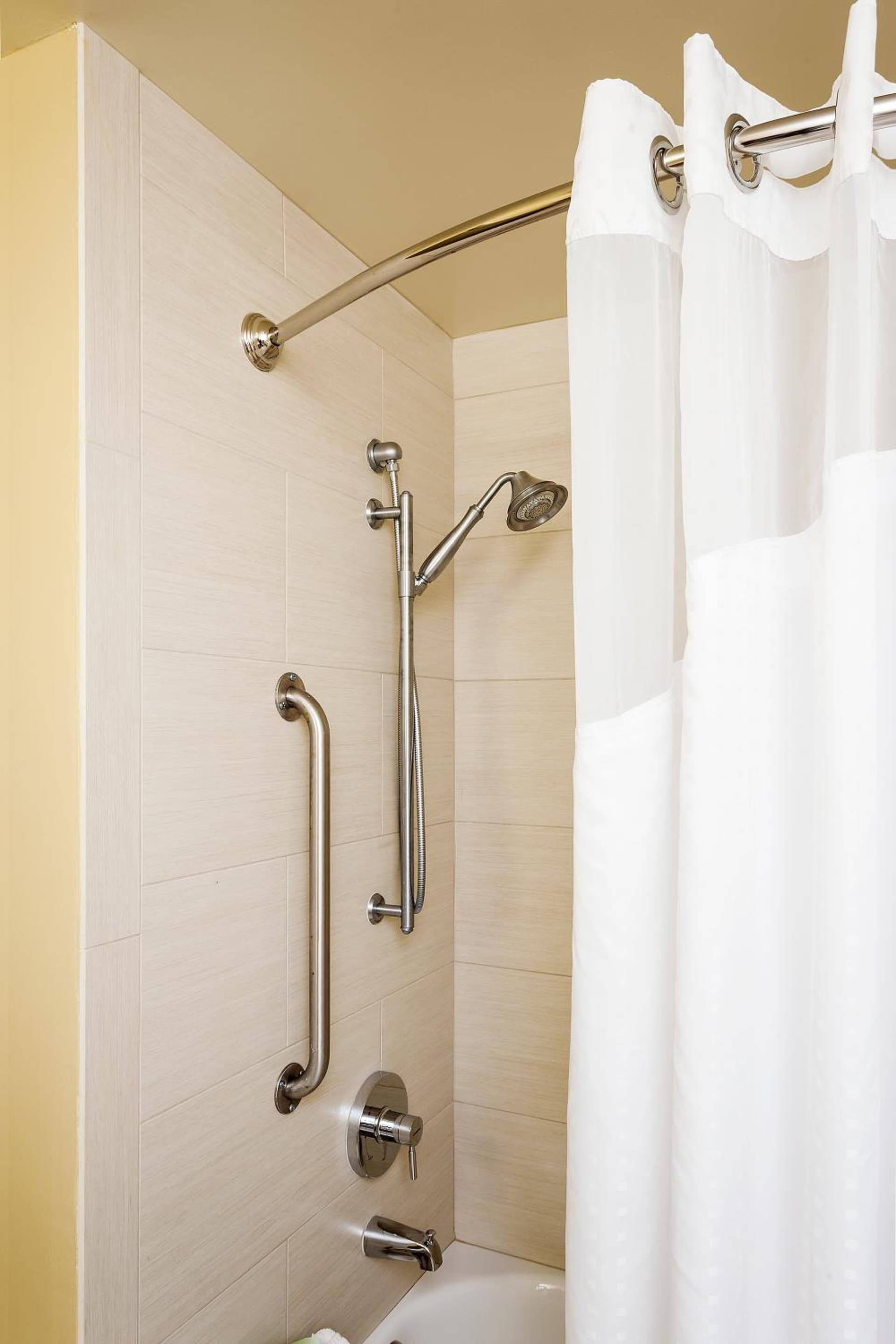 Holiday Inn Express Simi Valley by IHG property views in Simi Valley, CA — gallery photo 3