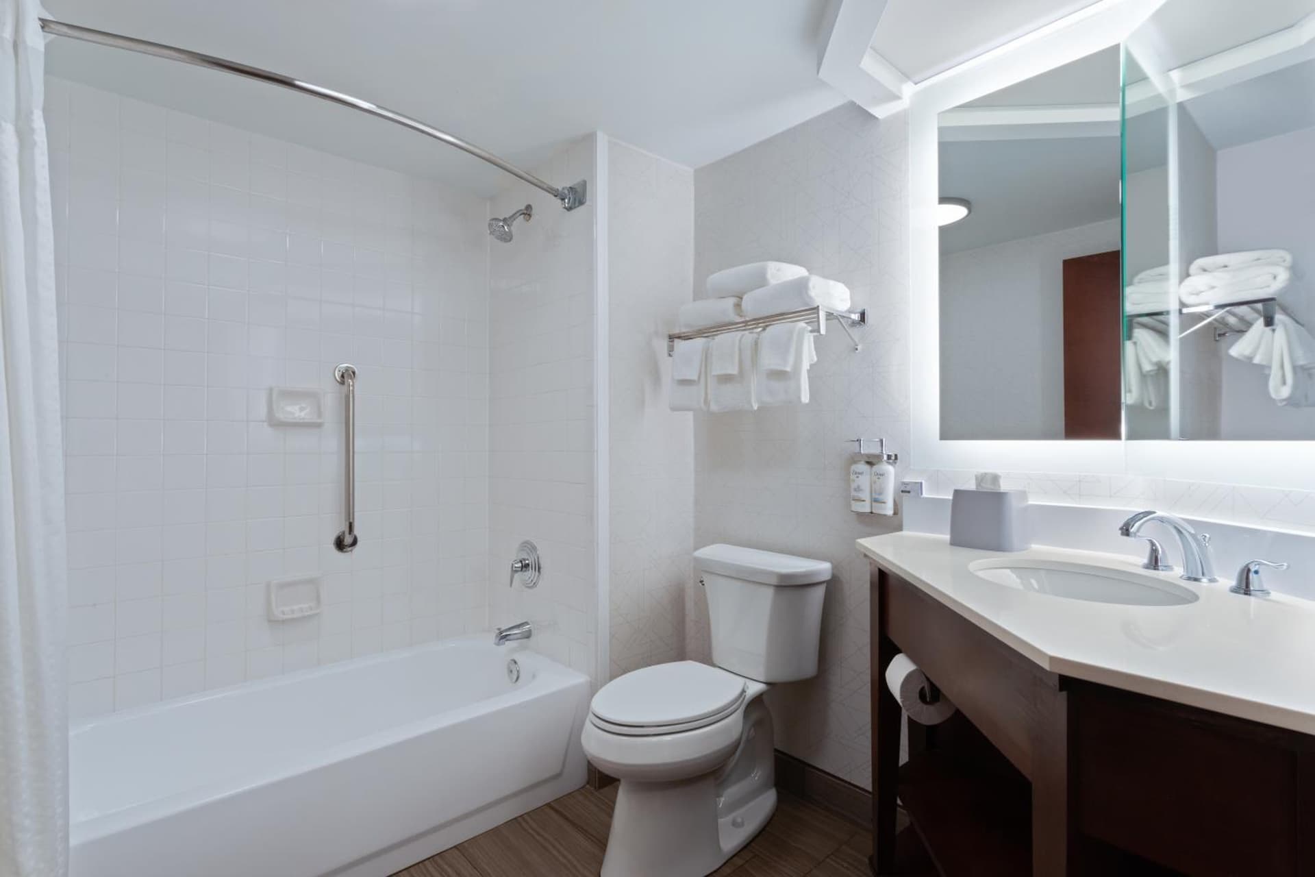 Holiday Inn Express & Suites Cincinnati Riverfront by IHG interior in Covington, KY — gallery photo 2