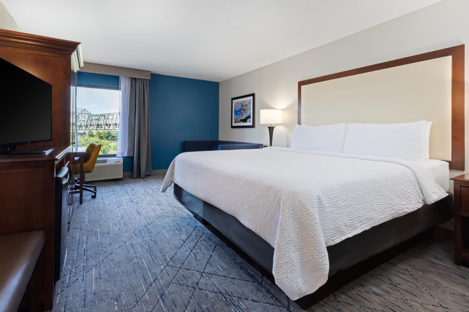 Holiday Inn Express & Suites Cincinnati Riverfront by IHG gallery photo in Covington, KY — image 86
