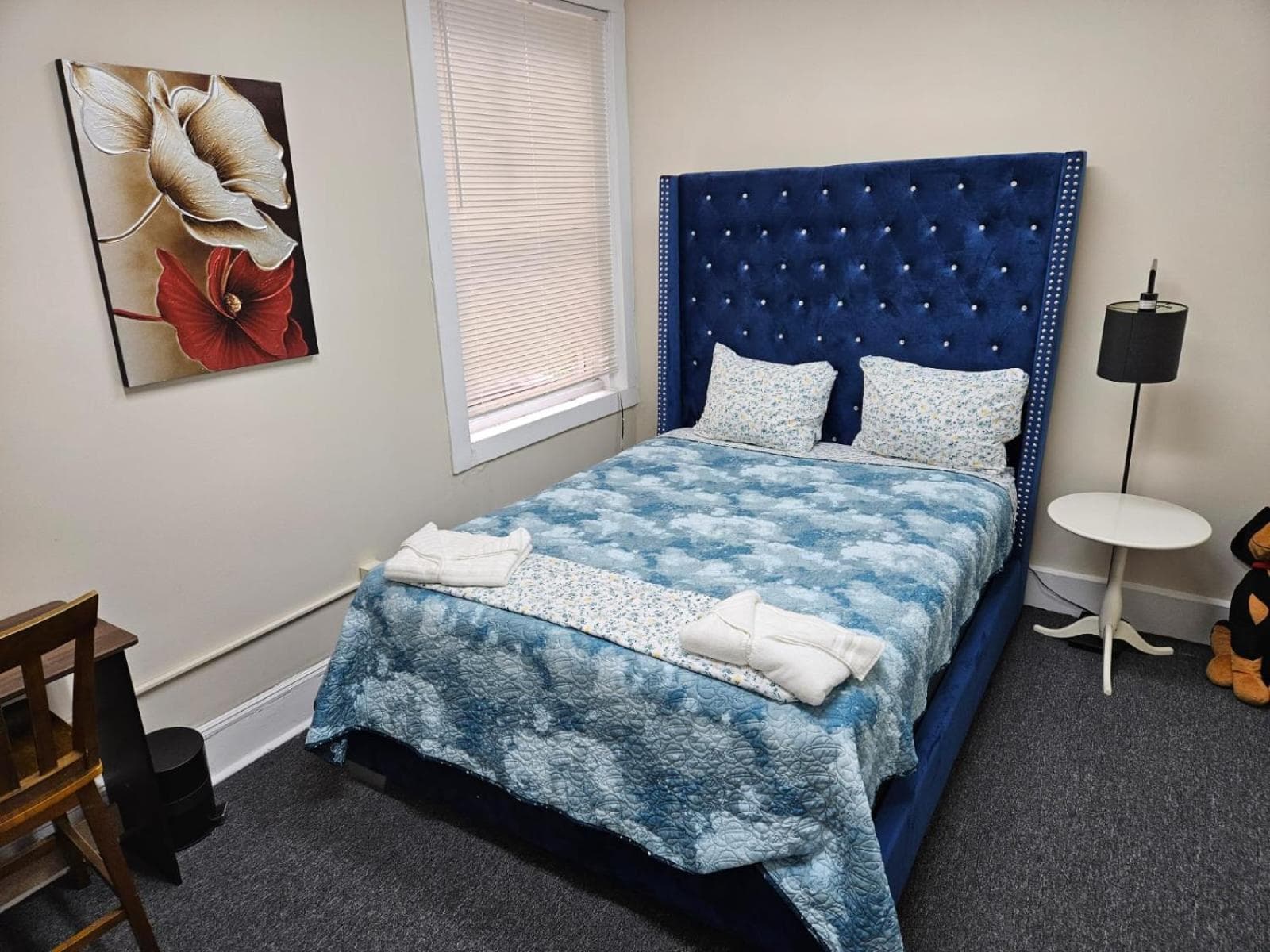 Clinton Ave Homestyle Guest Rooms property views in Newark, NJ — gallery photo 3
