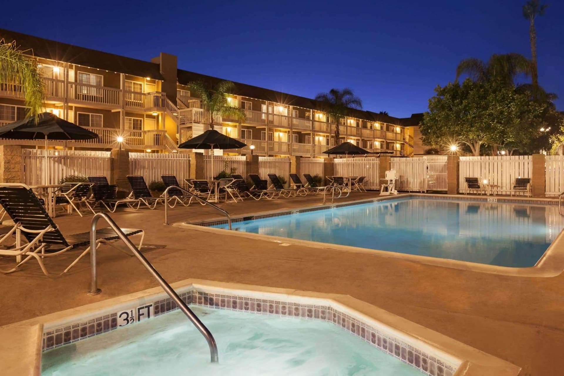 Ramada by Wyndham Costa Mesa/Newport Beach property views in Costa Mesa, CA — gallery photo 3