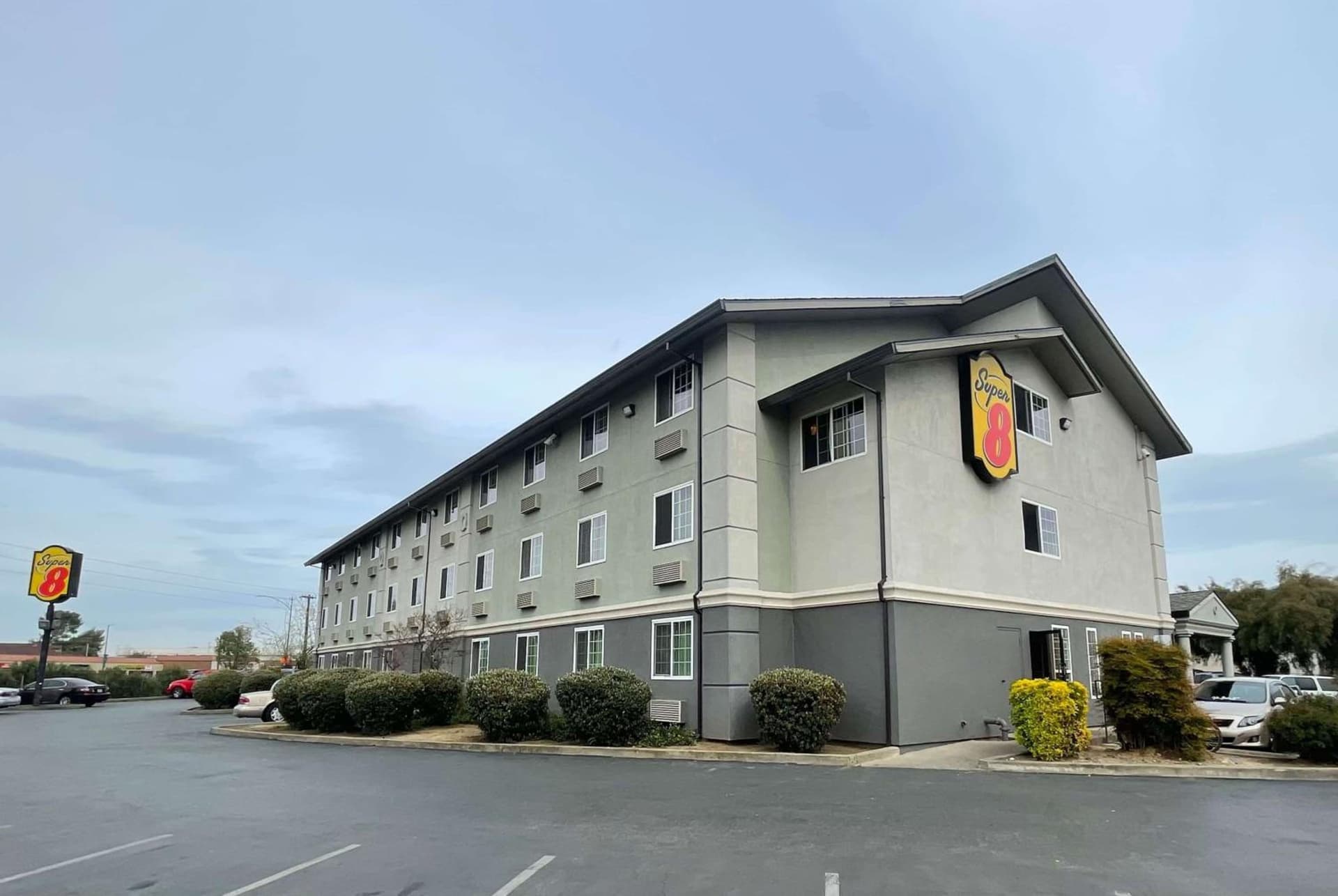 Super 8 by Wyndham Sacramento/Florin Rd interior in Sacramento, CA — gallery photo 2