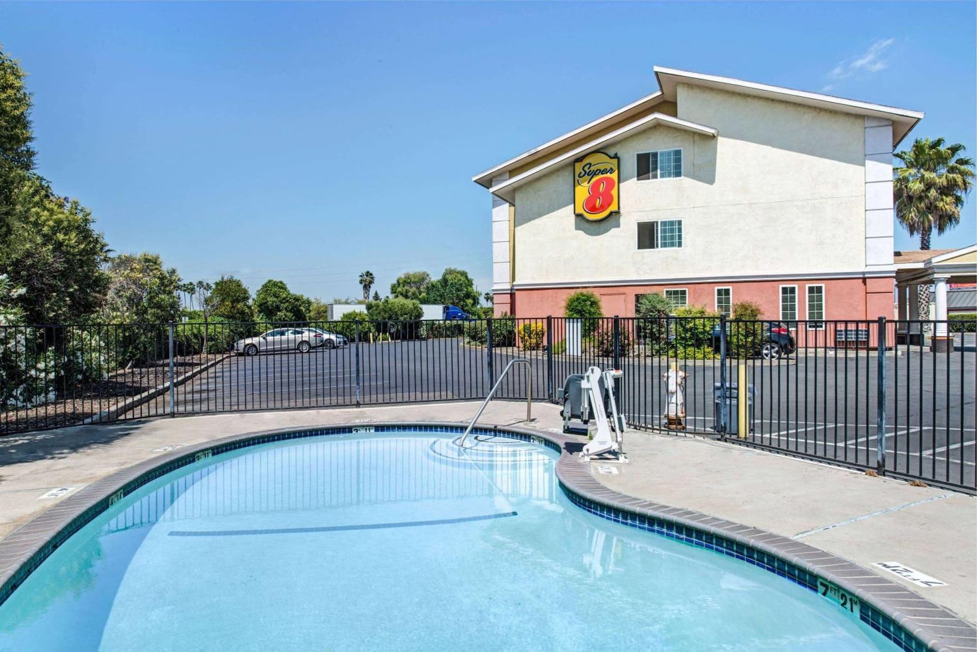 Super 8 by Wyndham Sacramento/Florin Rd gallery photo in Sacramento, CA — image 14