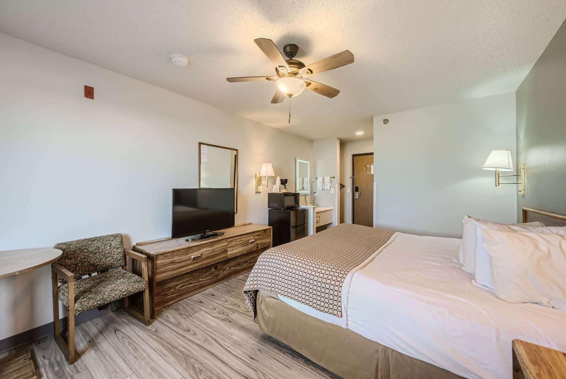 Travelodge by Wyndham Longmont gallery photo in Longmont, CO — image 38