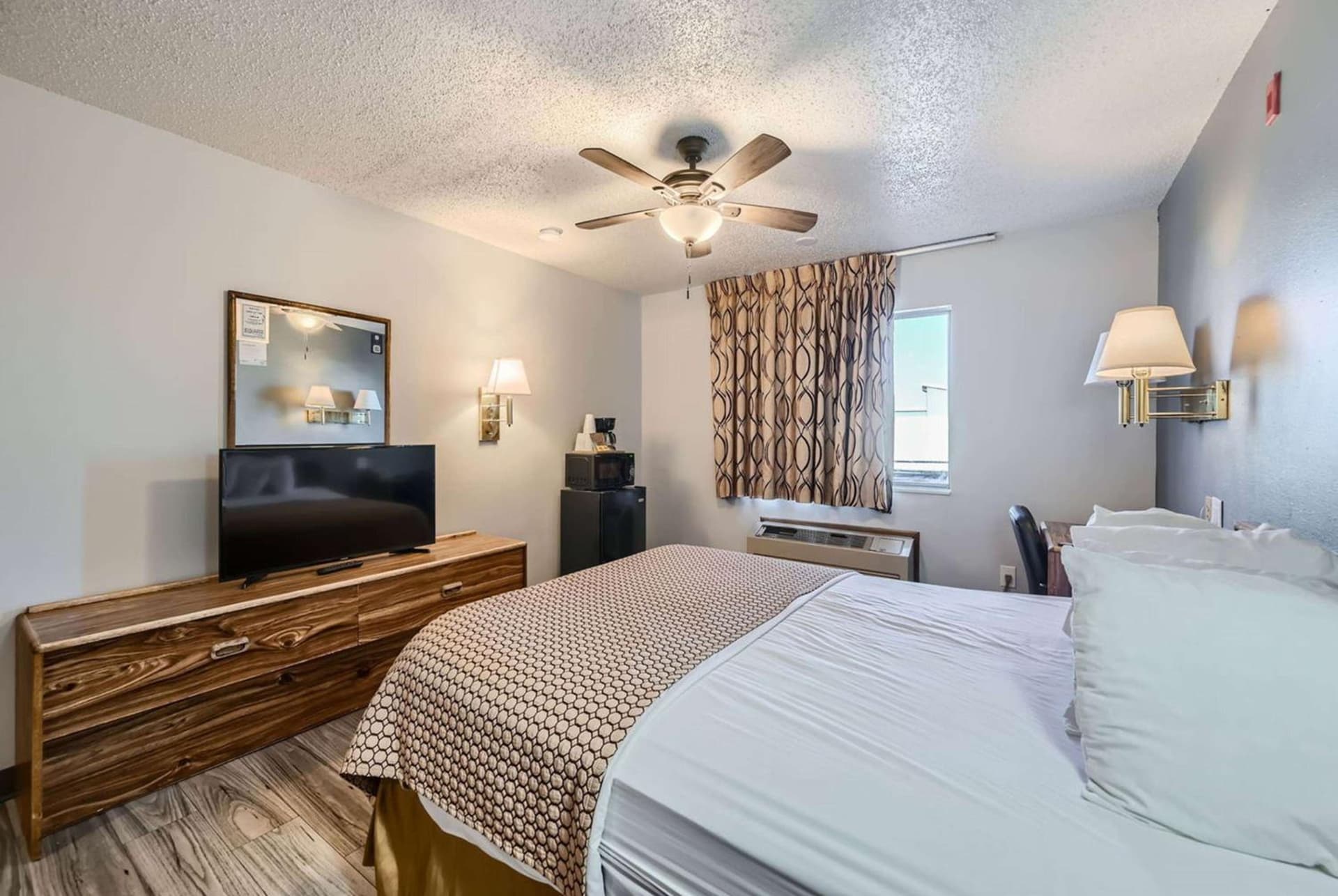 Travelodge by Wyndham Longmont gallery photo in Longmont, CO — image 39