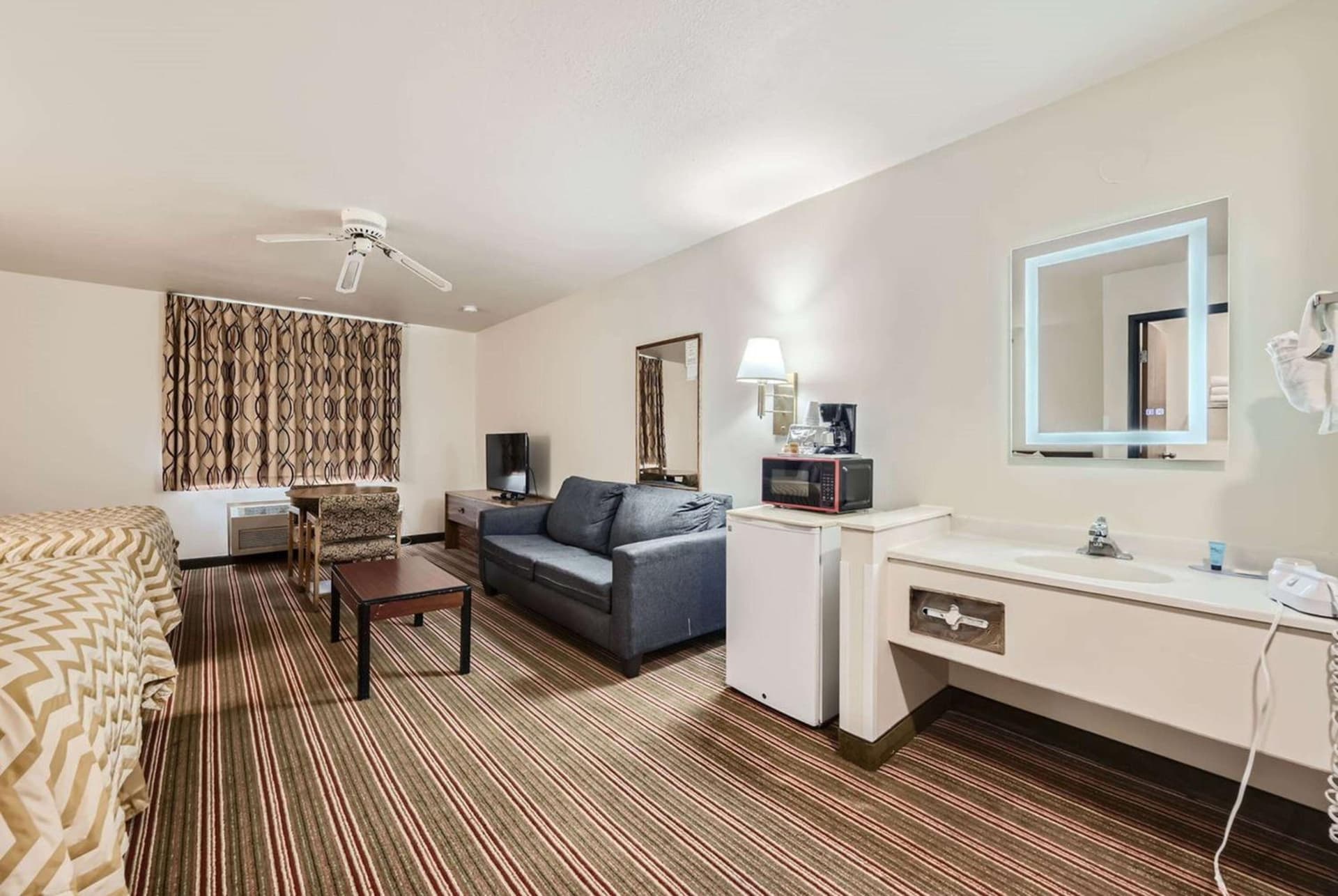 Travelodge by Wyndham Longmont gallery photo in Longmont, CO — image 50