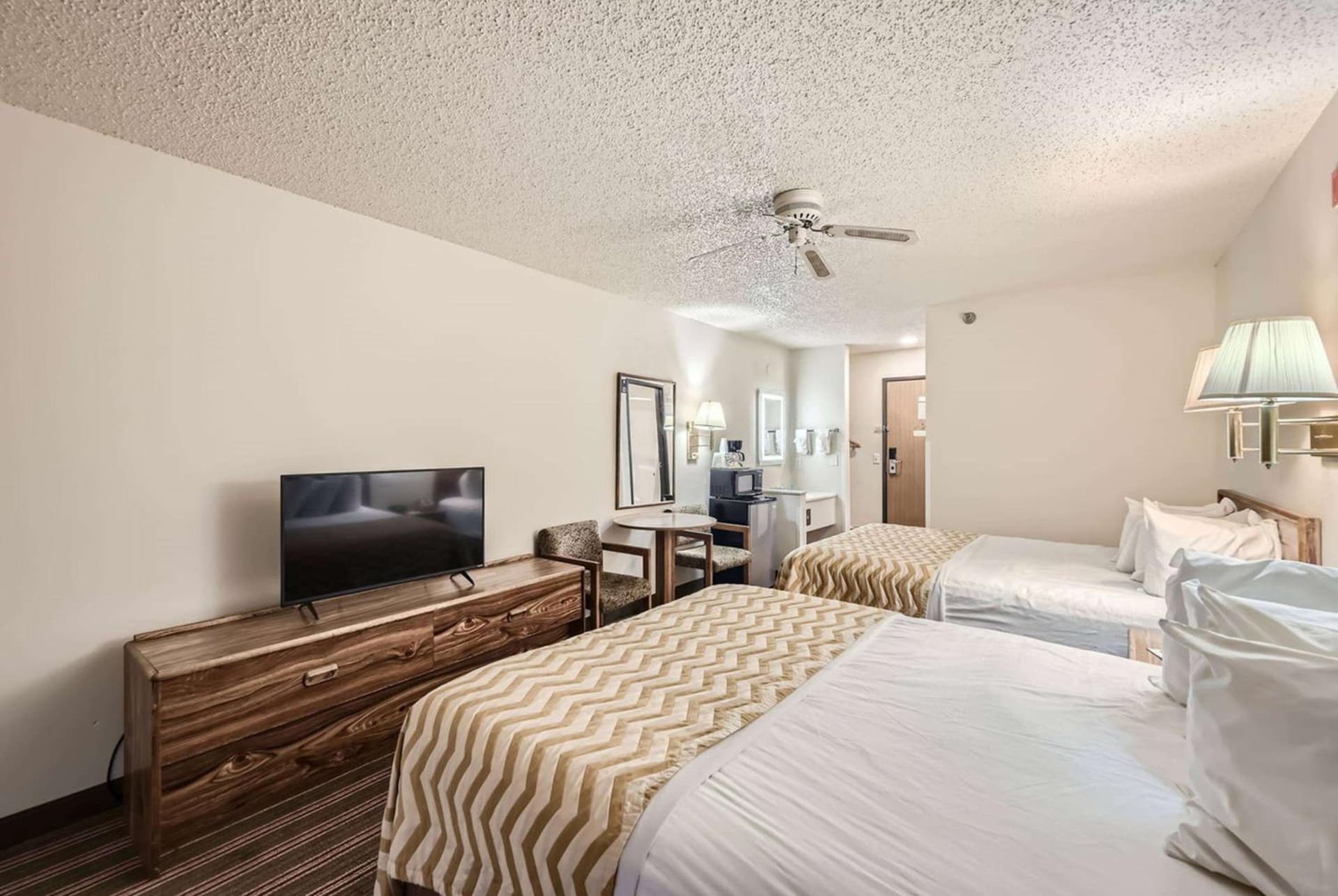Travelodge by Wyndham Longmont gallery photo in Longmont, CO — image 37