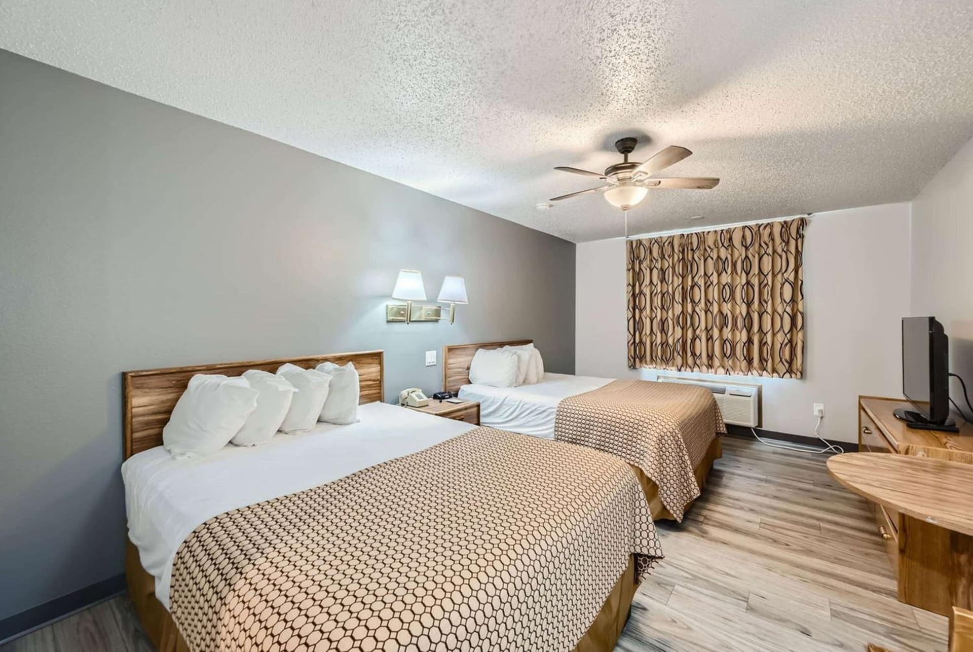 Travelodge by Wyndham Longmont gallery photo in Longmont, CO — image 47