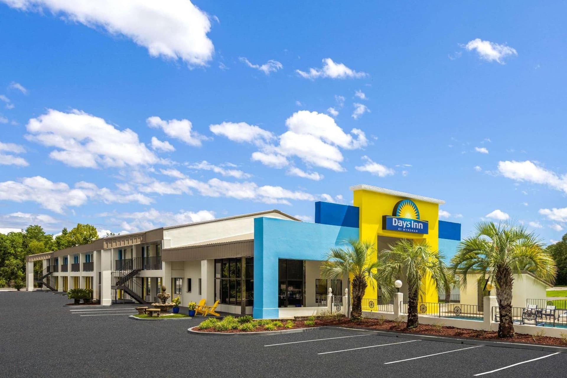 Days Inn by Wyndham Ladson Summerville Charleston featured exterior or lobby in Ladson, SC — similar hotel