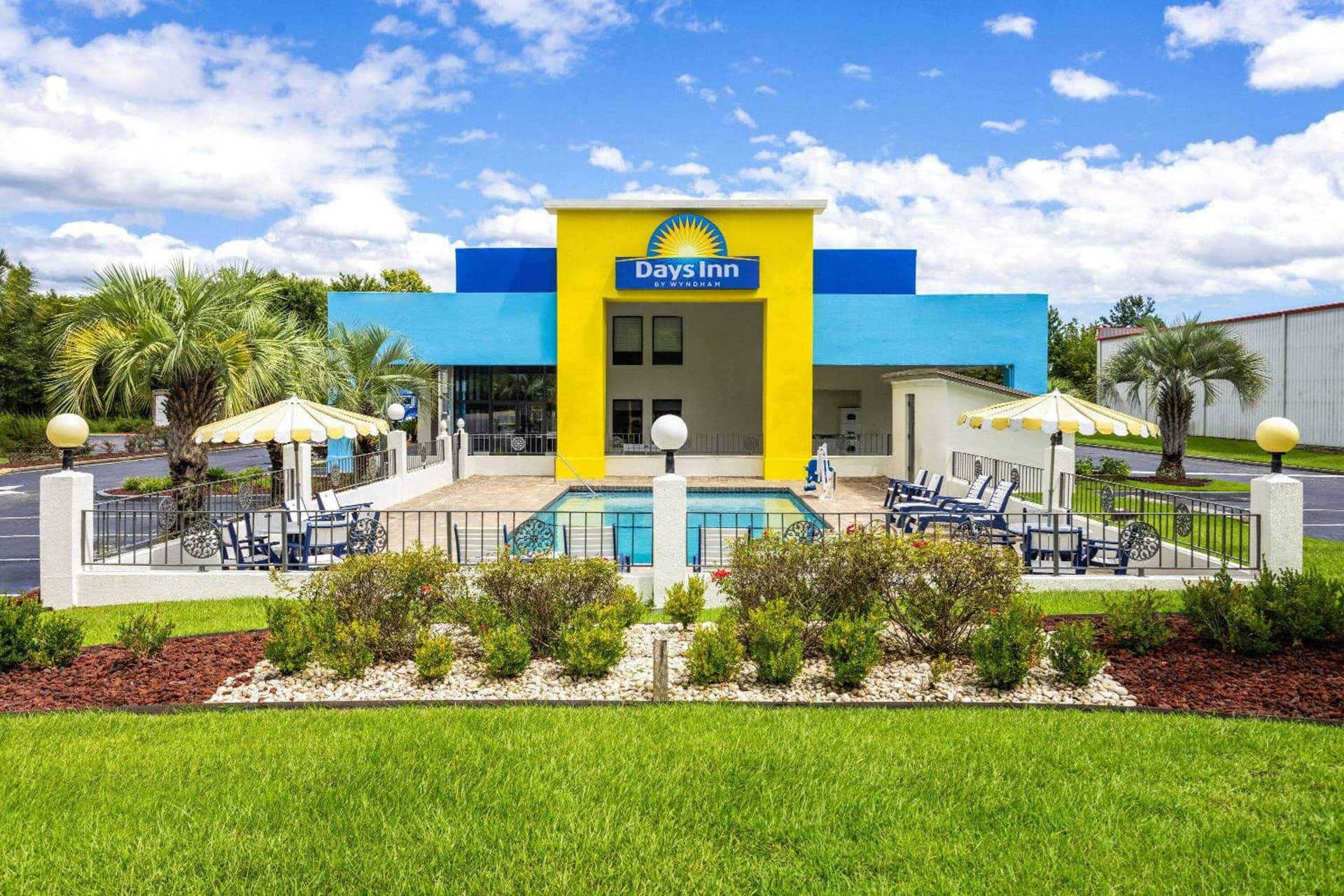 Days Inn by Wyndham Ladson Summerville Charleston interior in Ladson, SC — gallery photo 2