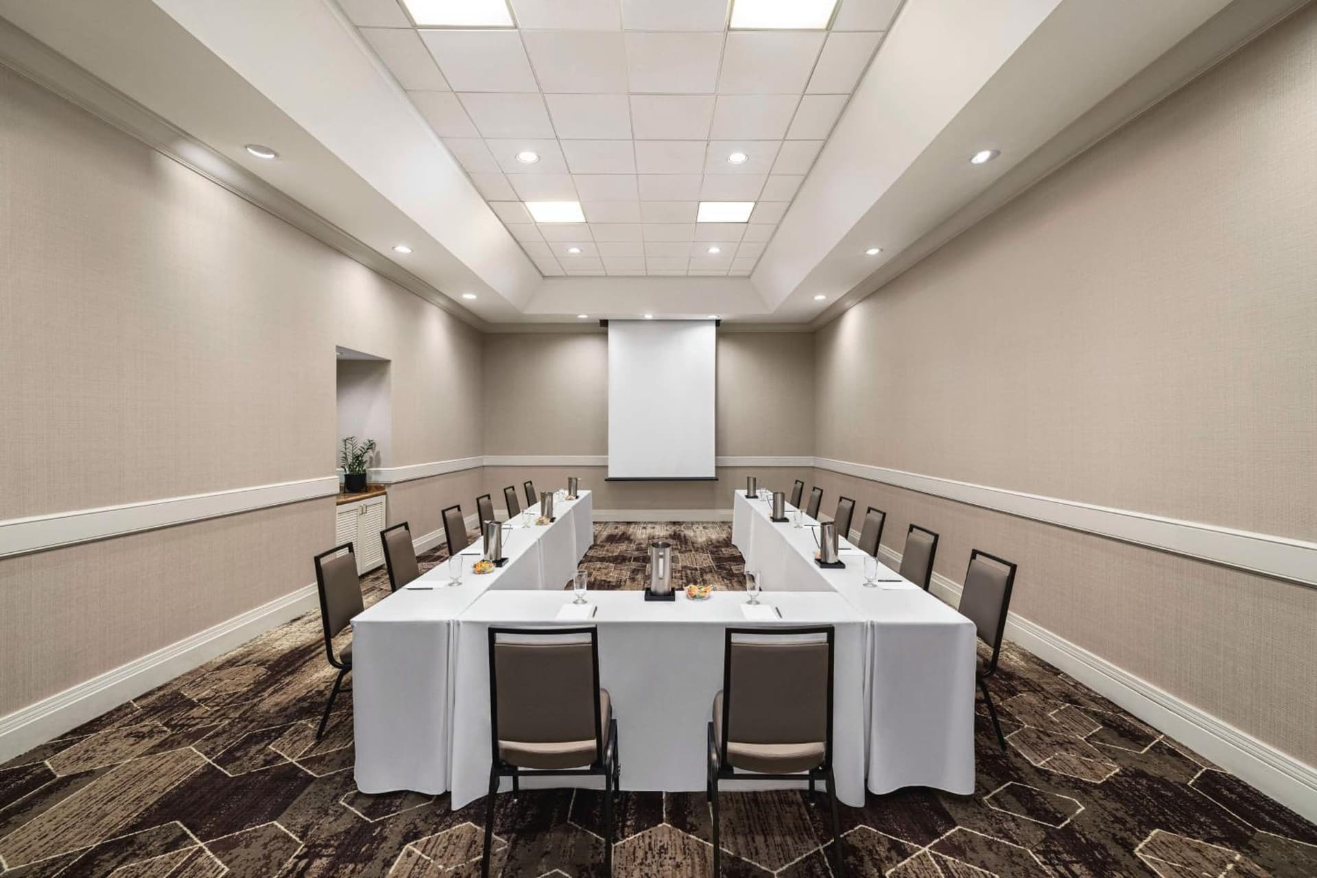 Embassy Suites by Hilton Phoenix Downtown North gallery photo in Phoenix, AZ — image 47