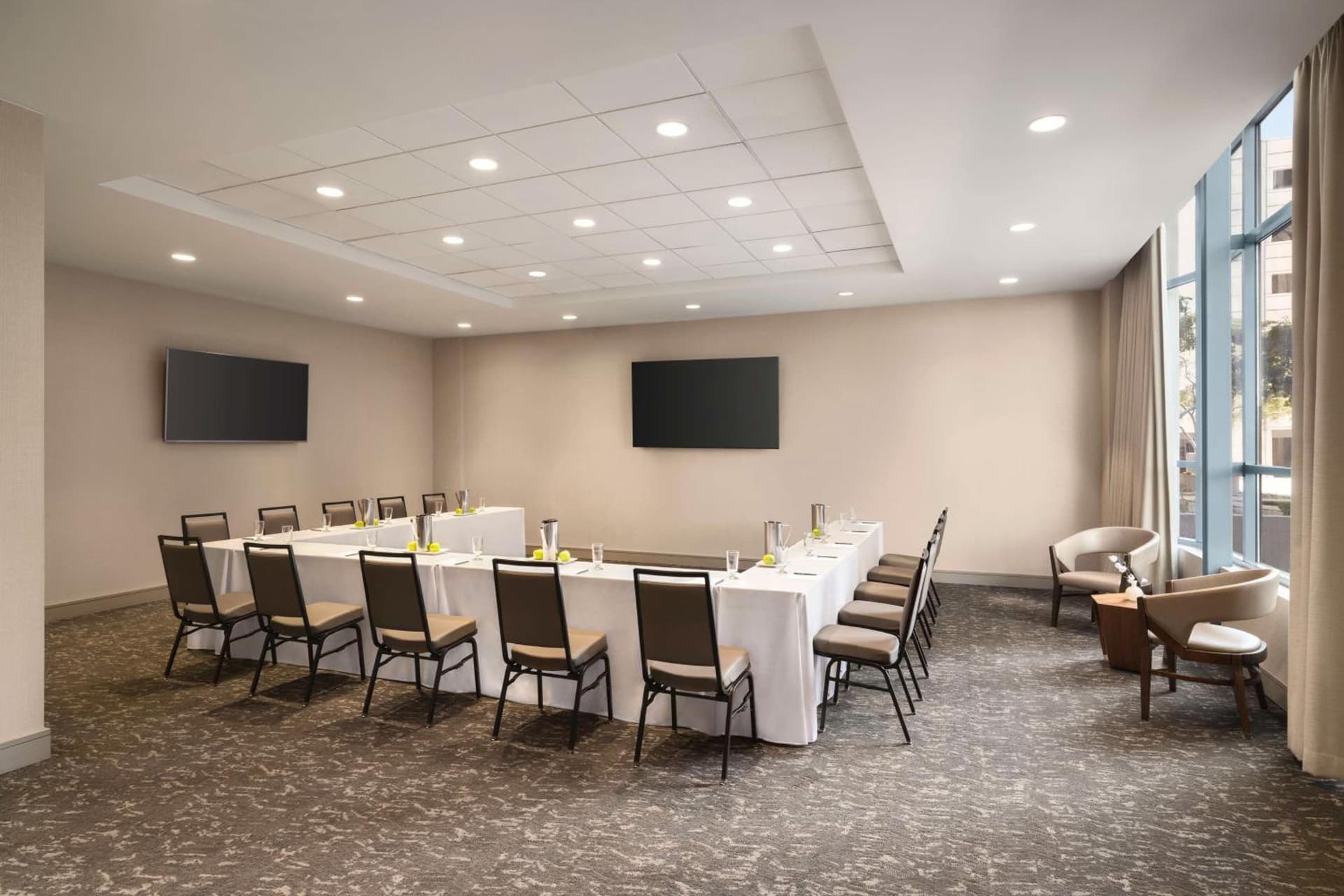 Embassy Suites by Hilton Phoenix Downtown North gallery photo in Phoenix, AZ — image 63