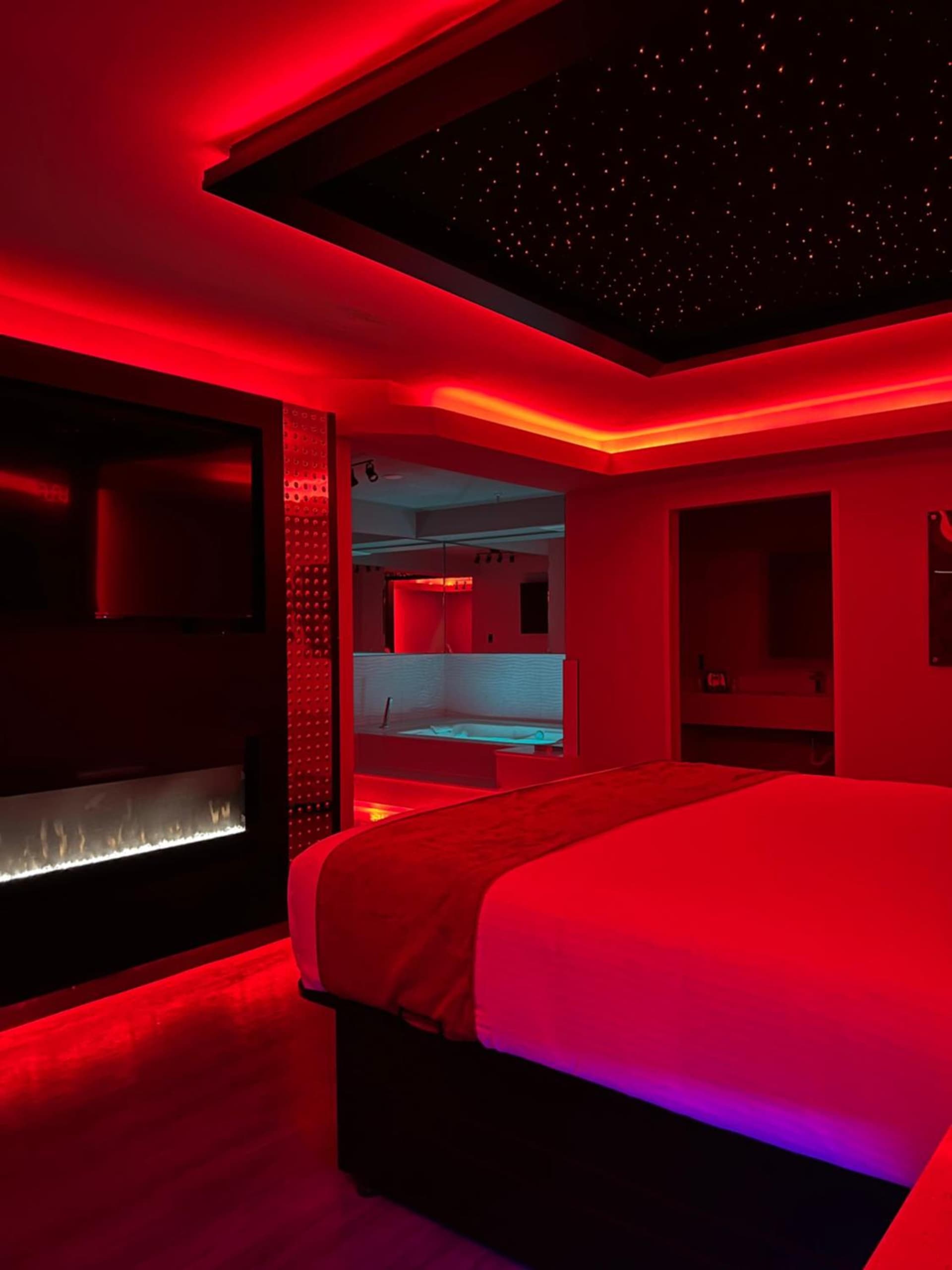 Imperial Suites, Adults Only gallery photo in Jackson, MS — image 9