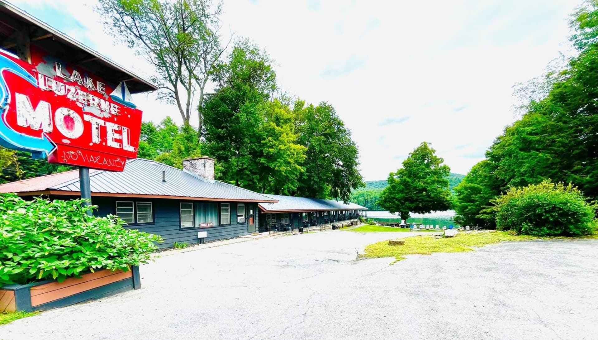 Motel Luzerne featured exterior or lobby in Lake Luzerne — similar hotel