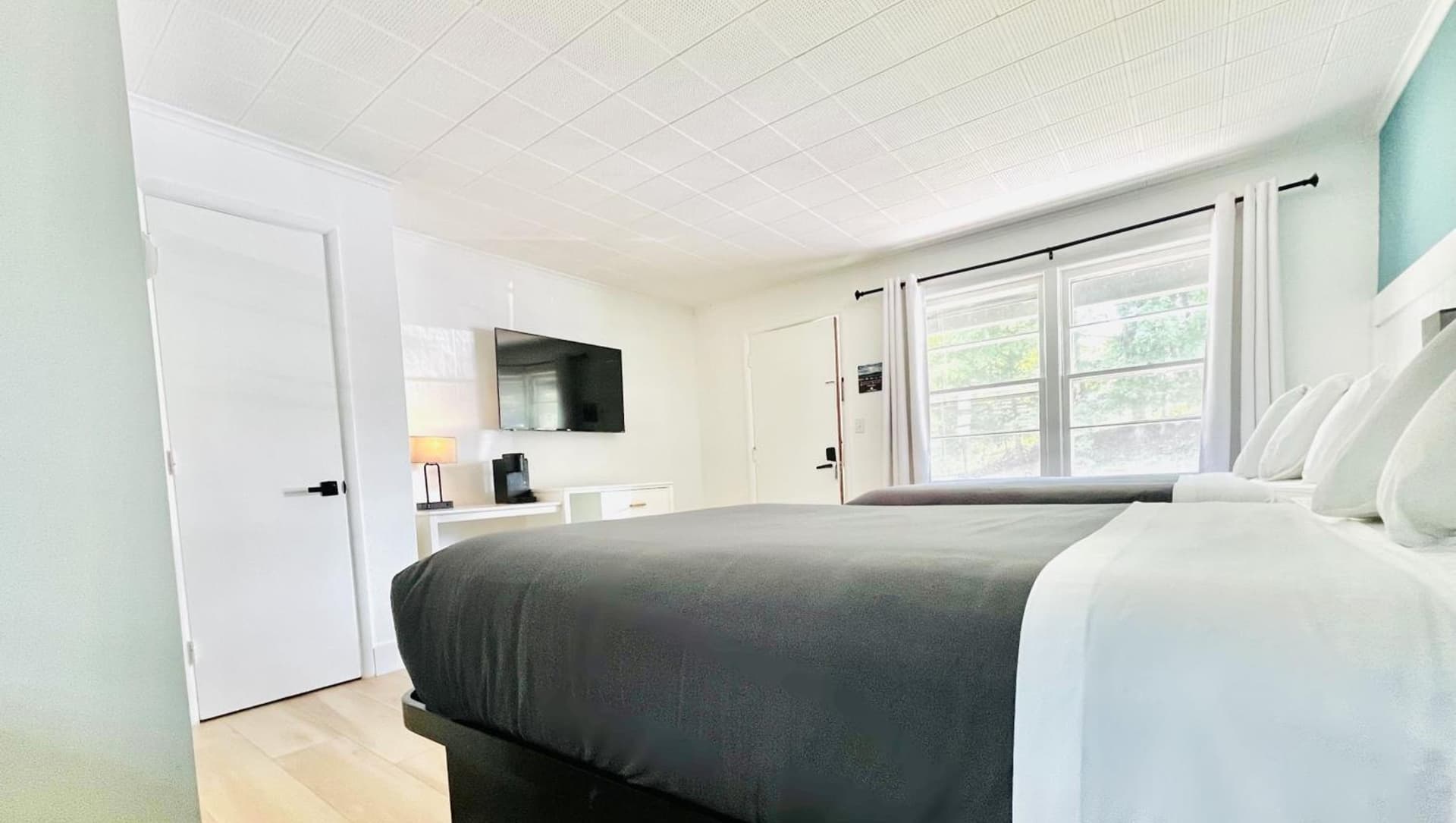 Motel Luzerne property views in Lake Luzerne — gallery photo 3