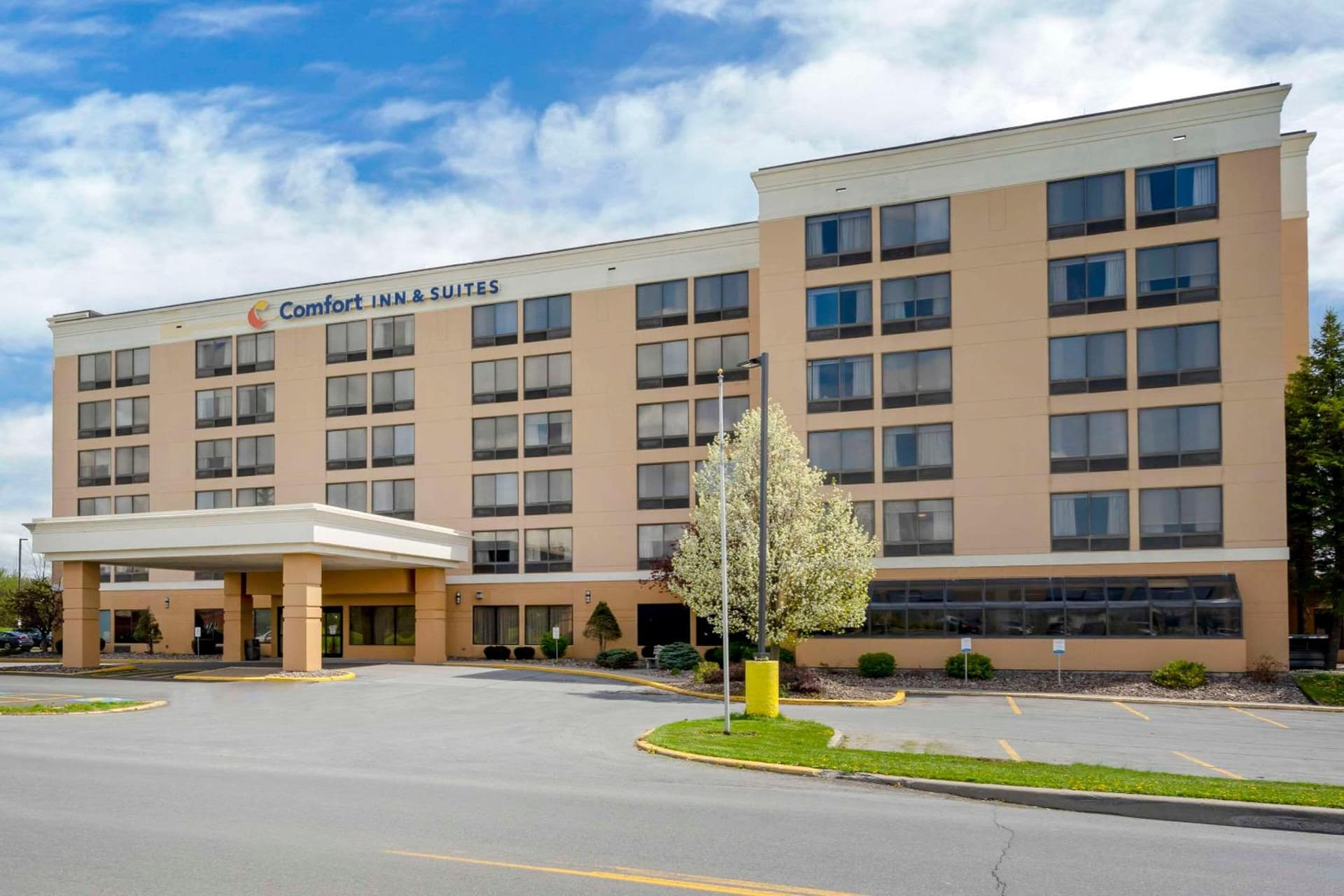 Comfort Inn & Suites Watertown - 1000 Islands interior in Watertown, NY — gallery photo 2