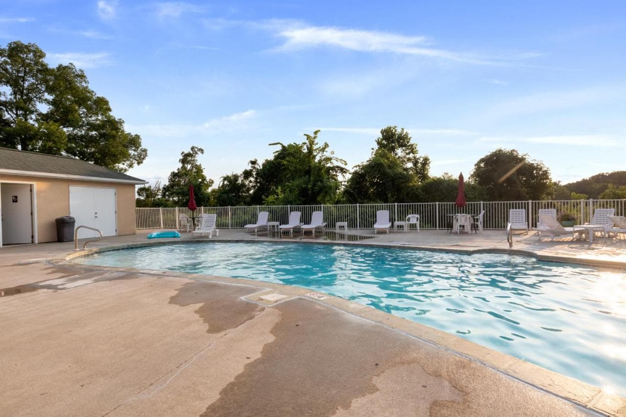 Emerald Oasis - Waterfront, Pools, Smoker interior in Lake Ozark, MO — gallery photo 2
