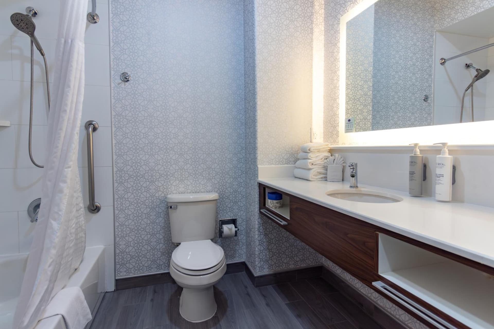 Hampton Inn & Suites Denton gallery photo in Denton, TX — image 13