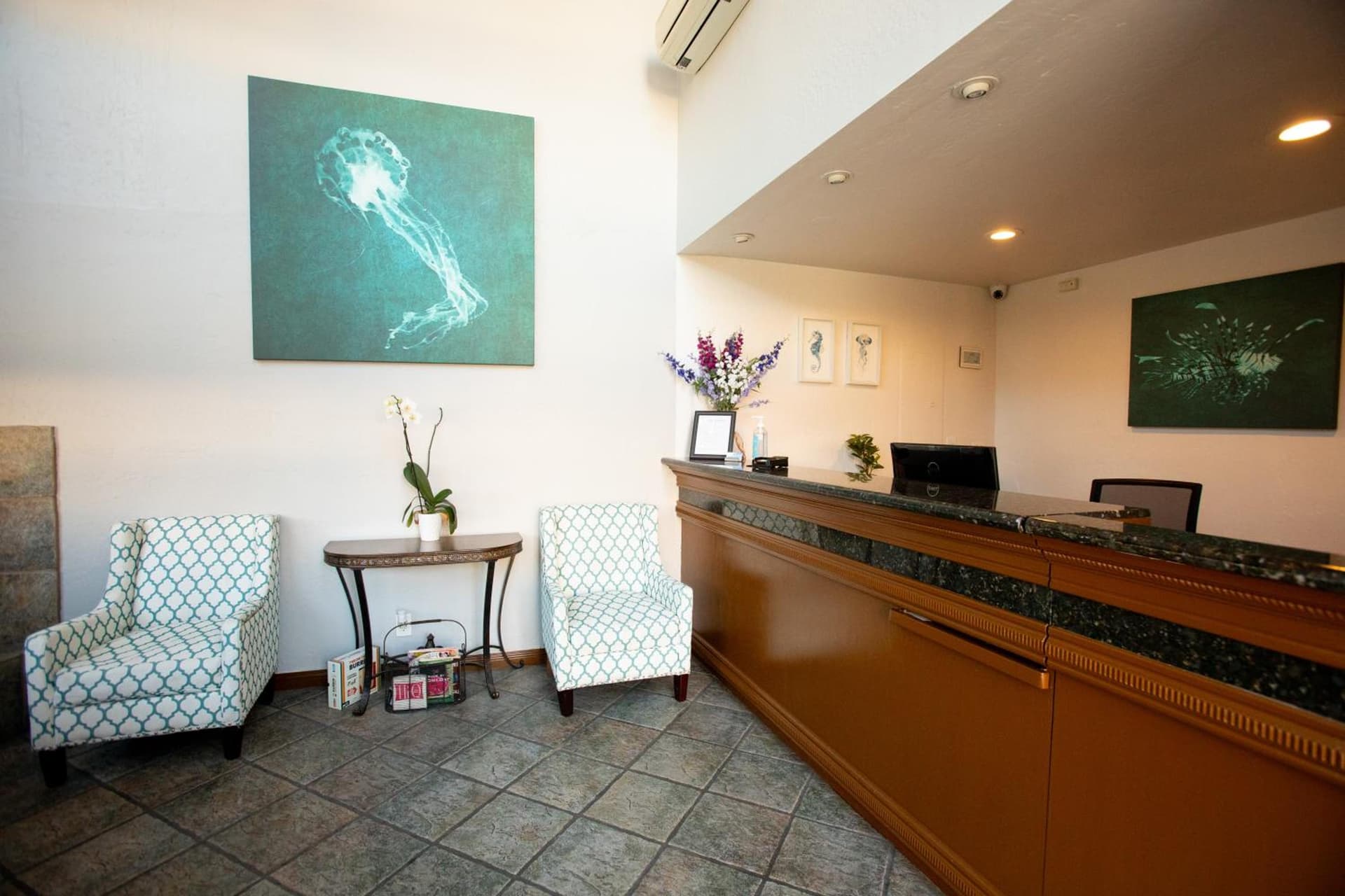 Munras Inn interior in Monterey, CA — gallery photo 2