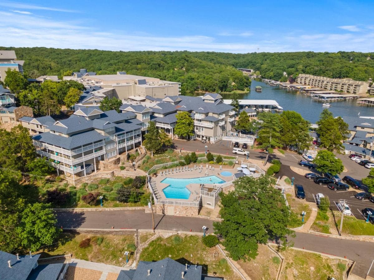 Million Dollar Views at Margaritaville — hotel in Osage Beach, Missouri