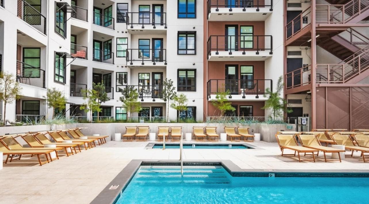 Level Hollywood property views in Los Angeles, CA — gallery photo 3