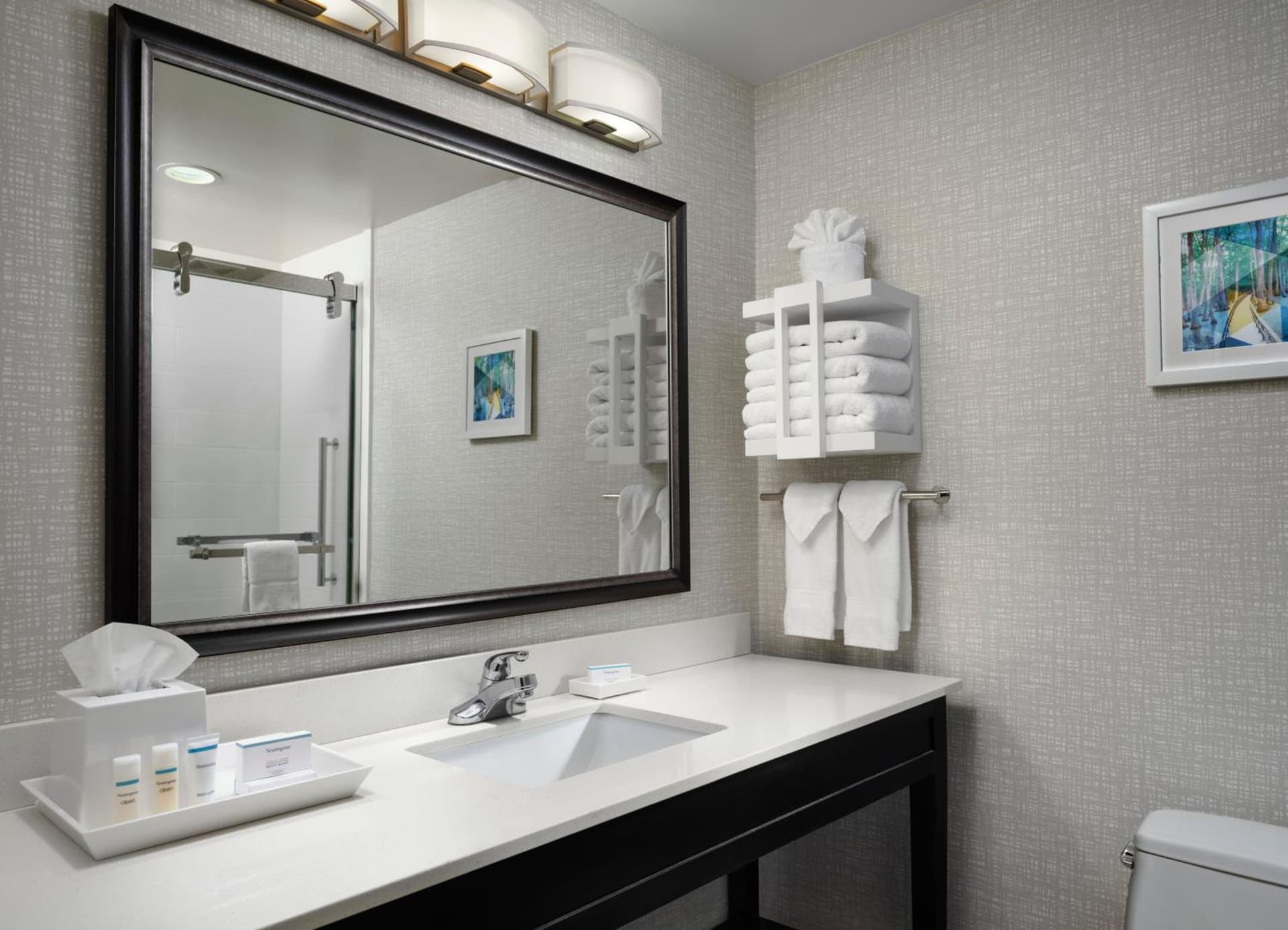 Dream 2 Suites interior in Clinton, MS — gallery photo 2