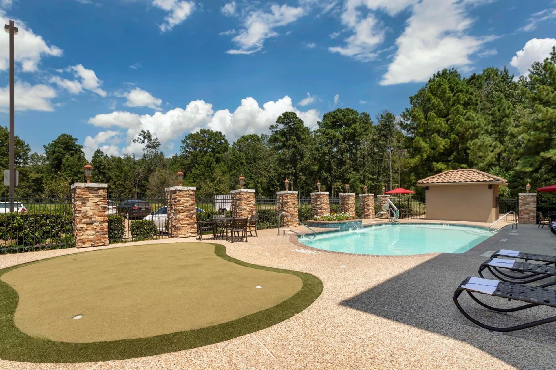 Best Western Plus Crown Colony Inn & Suites property views in Lufkin, TX — gallery photo 3