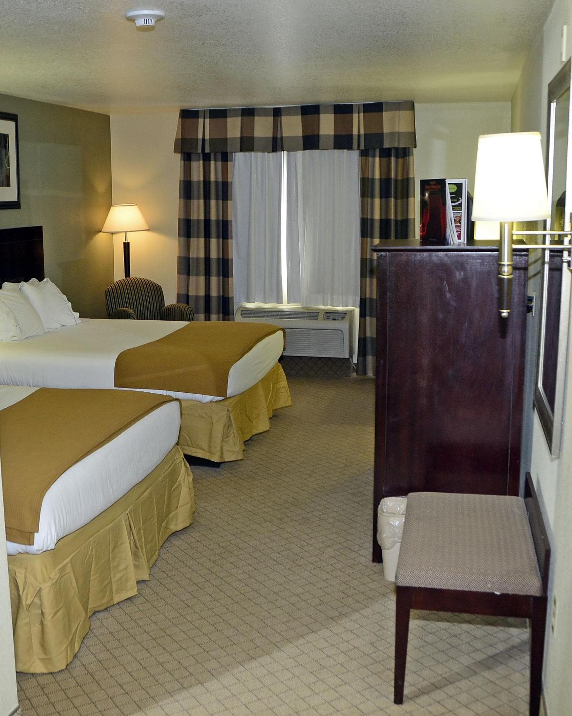 Holiday Inn Express & Suites Alamogordo Highway 54/70 by IHG interior in Alamogordo, NM — gallery photo 2