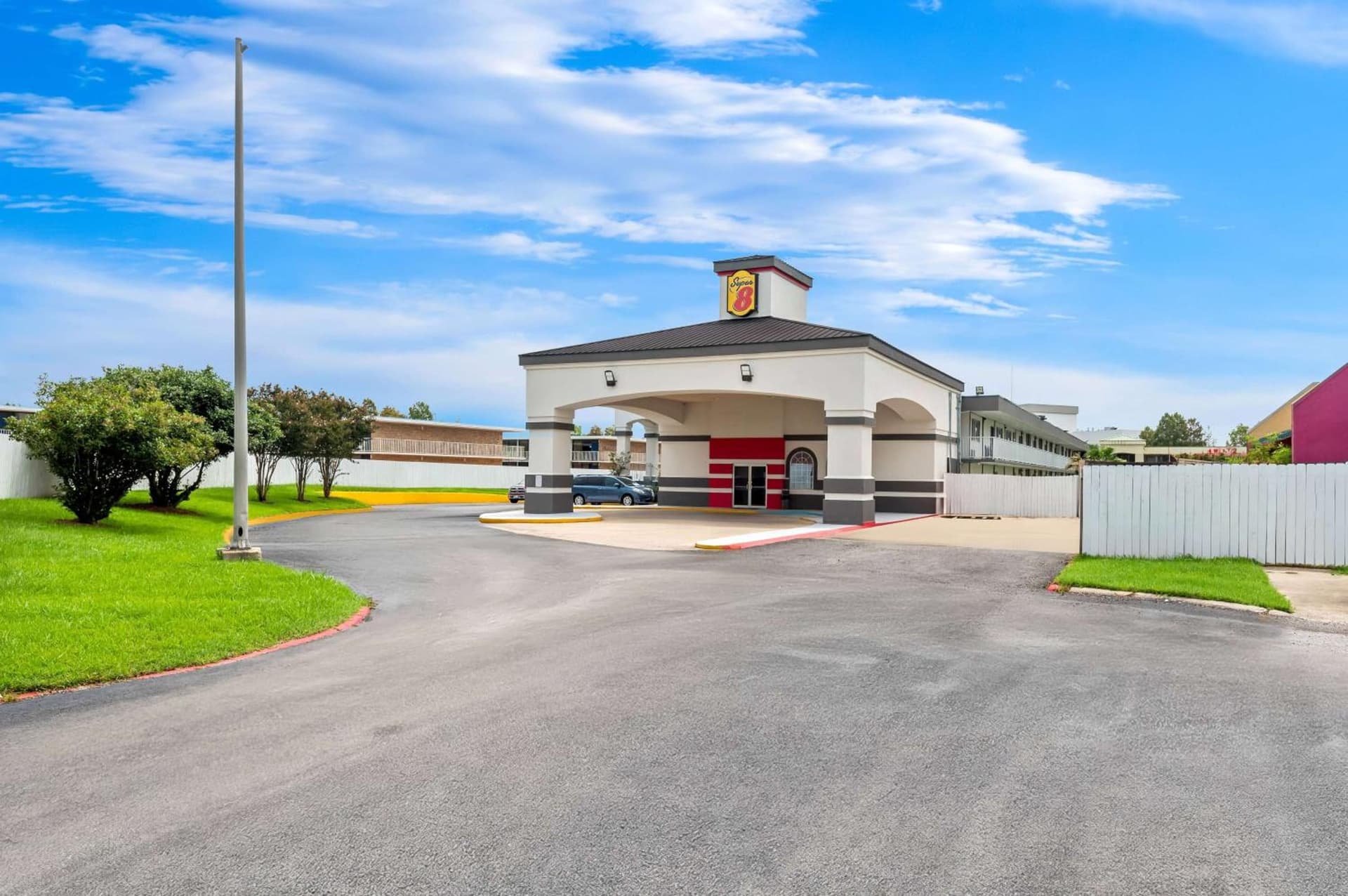 Super 8 by Wyndham Baton Rouge/I-10 interior in Baton Rouge, LA — gallery photo 2
