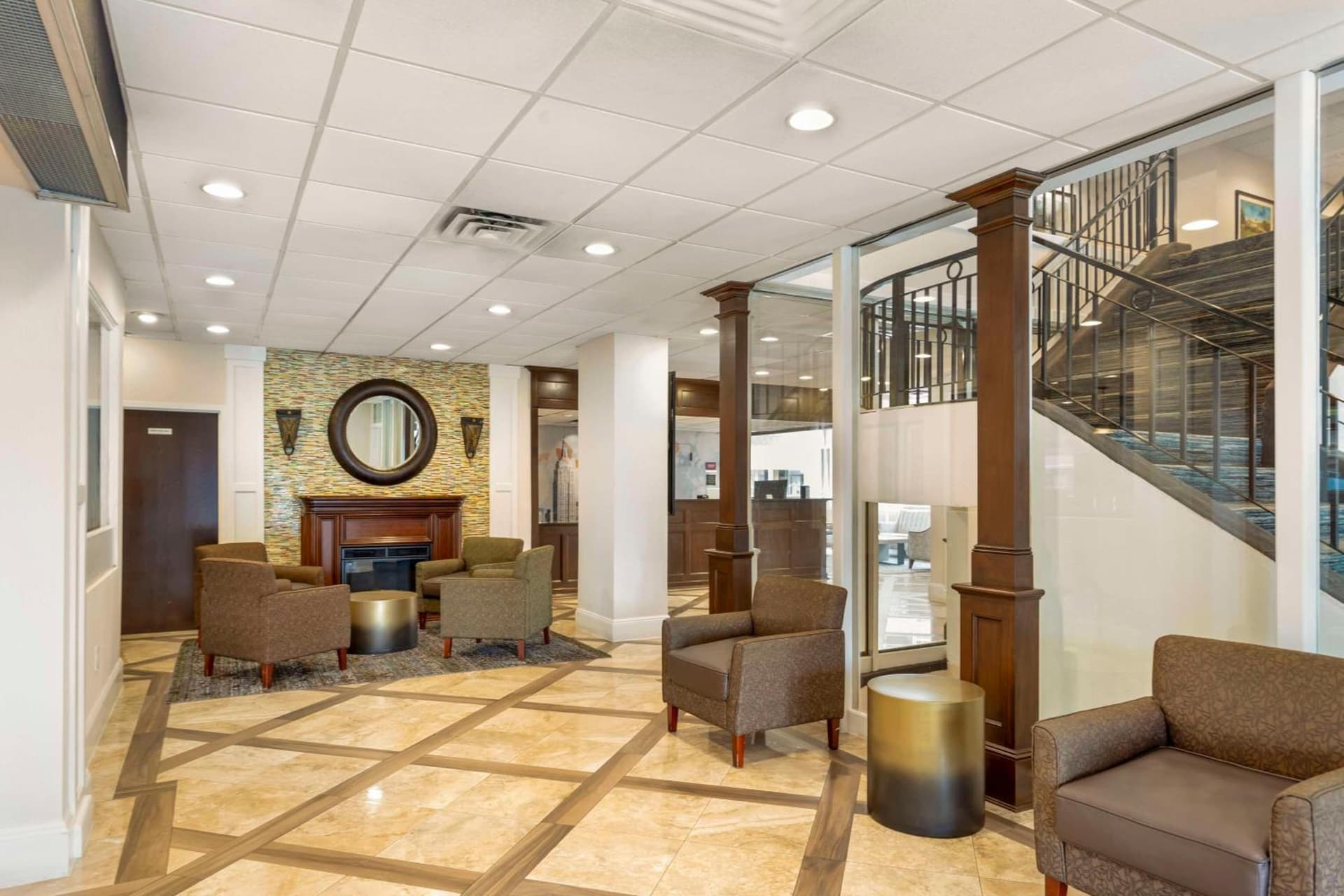 Best Western Mill River Manor property views in Rockville Centre, NY — gallery photo 3