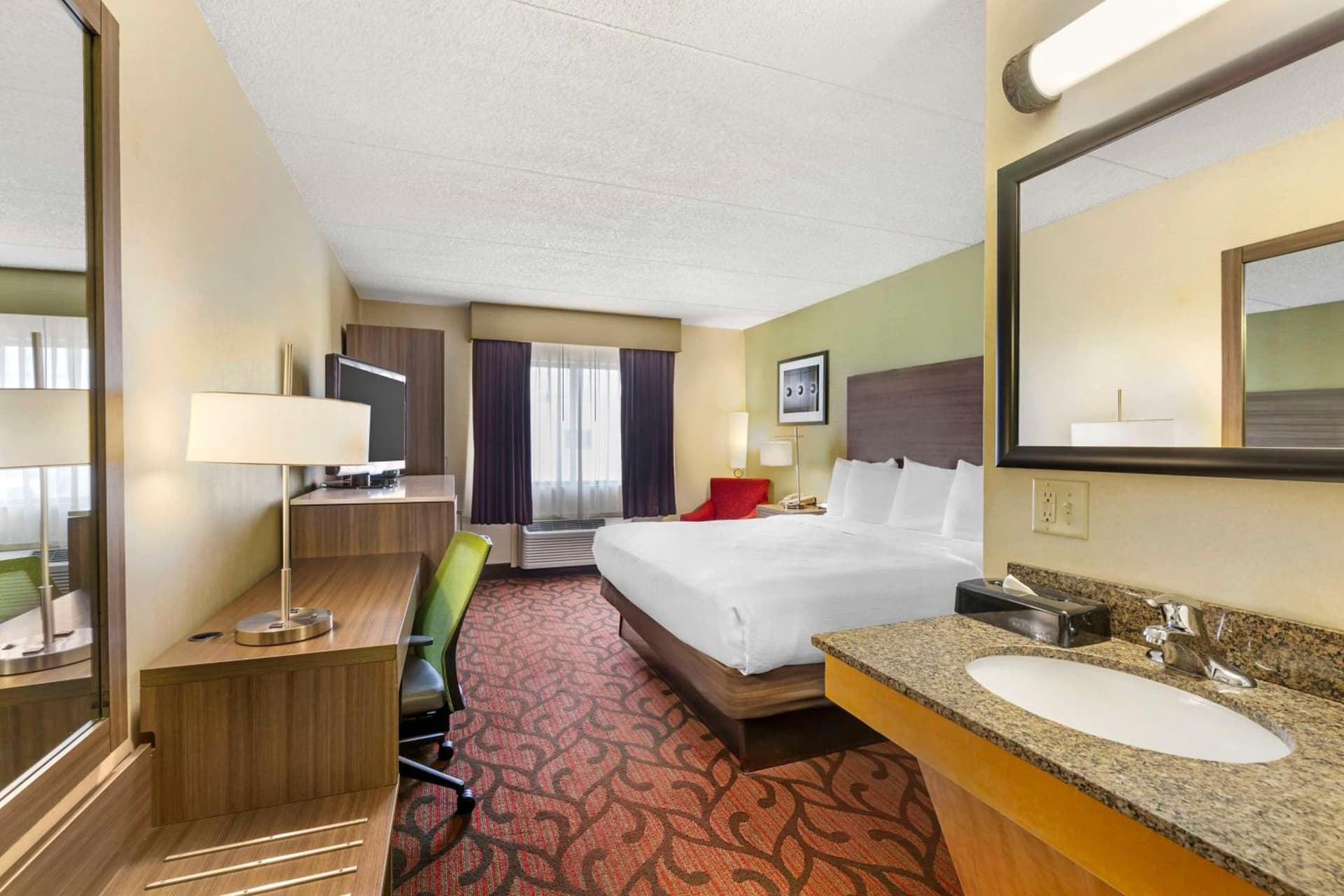Best Western Rochester Marketplace Inn interior in Rochester, NY — gallery photo 2
