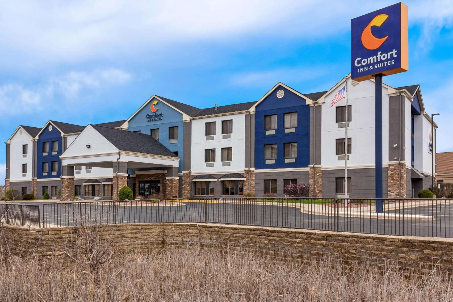 Comfort Inn & Suites Kenosha-Pleasant Prairie property views in Kenosha, WI — gallery photo 3